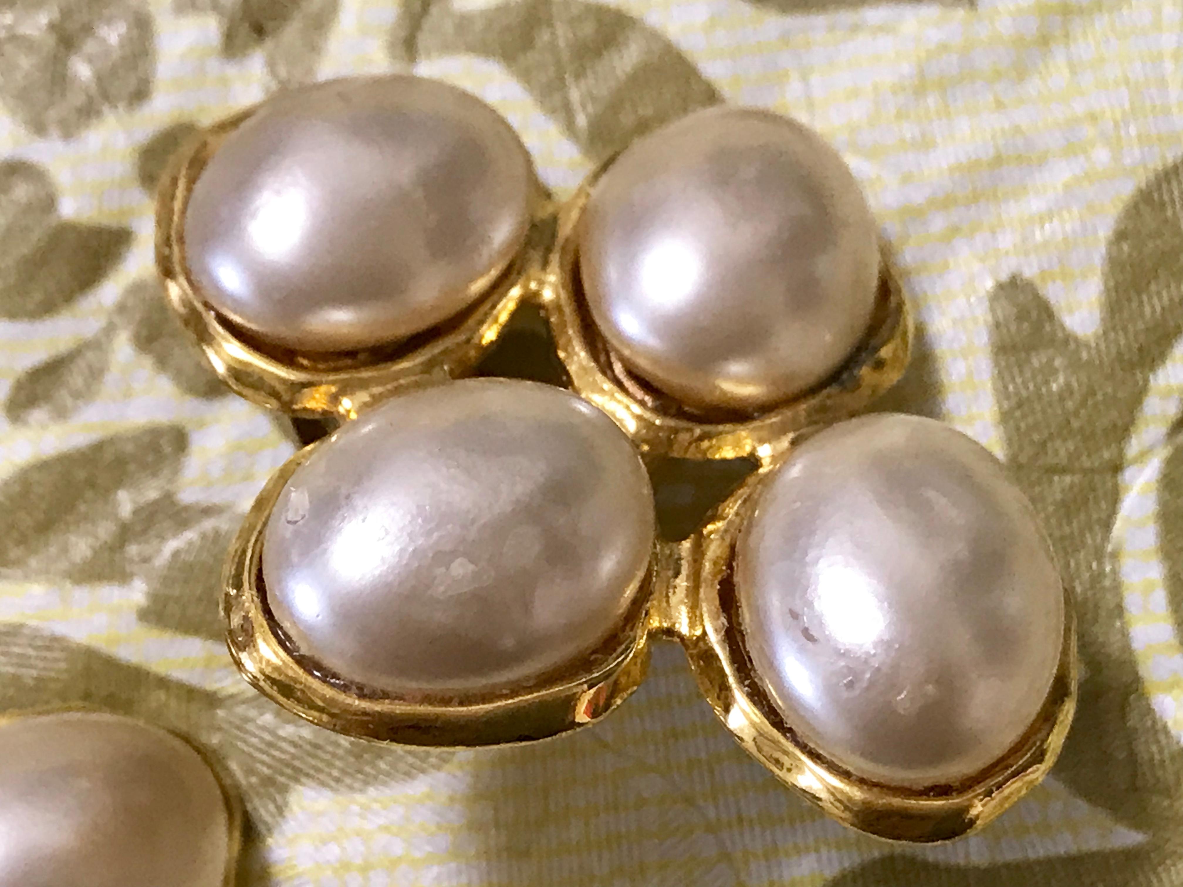 Women's Vintage CHANEL large oval faux pearl earrings with gold frames. Elegant jewelry. For Sale