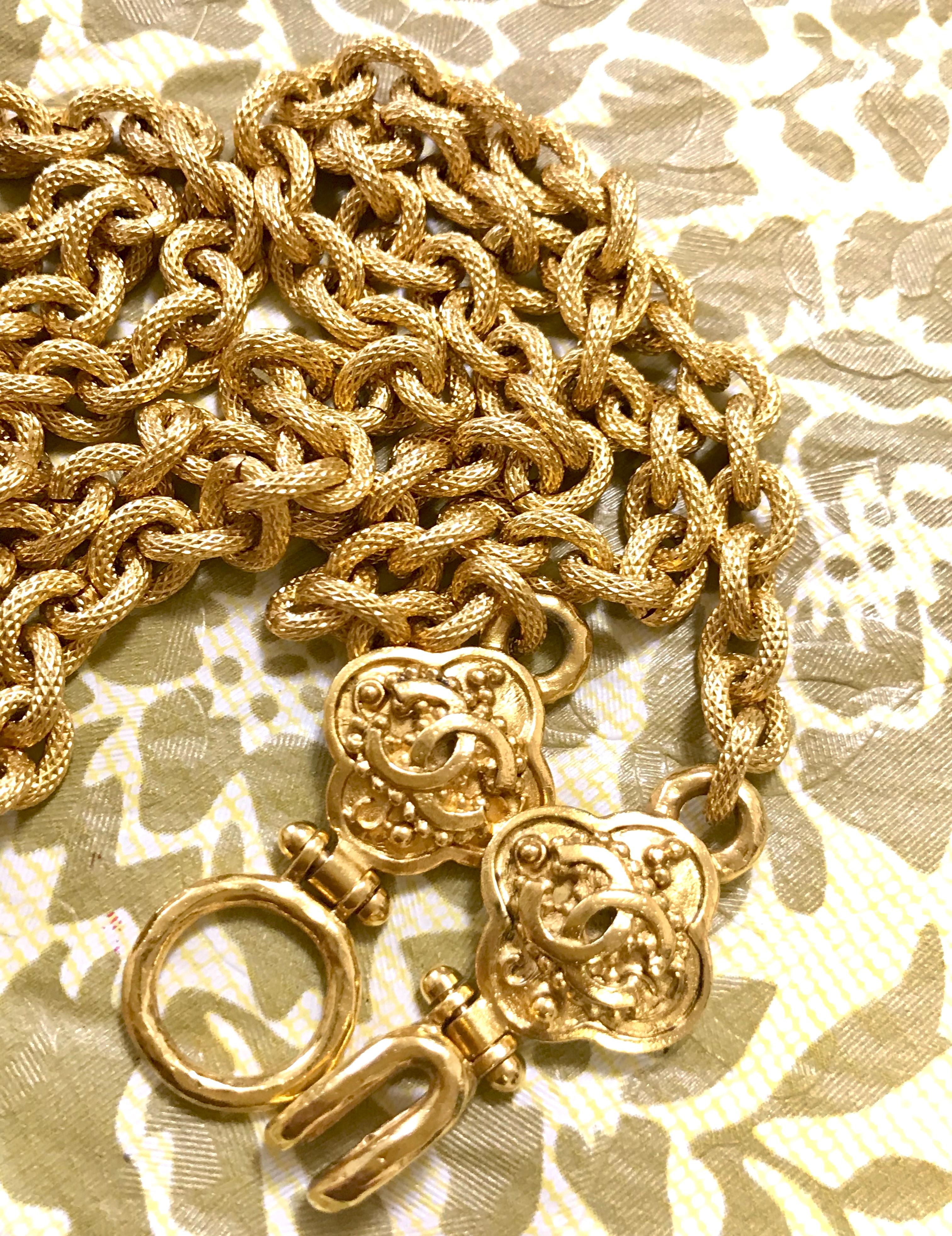 MINT. Vintage CHANEL chain necklace with arabesque petal flower, clover CC top. For Sale 1