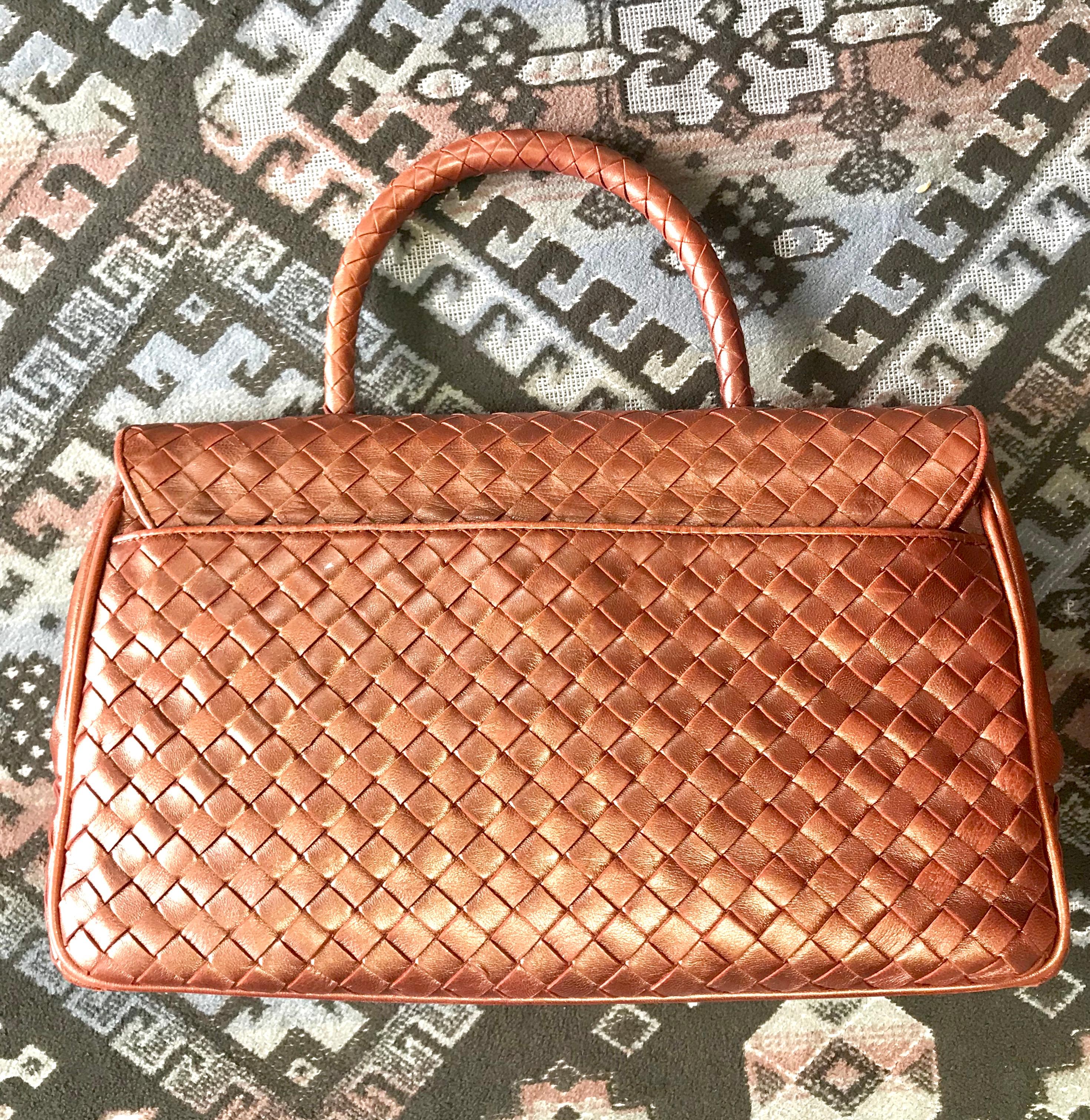 1990s. Vintage Bottega Veneta bronze intrecciato woven lambskin handbag with matching turn-lock closure.

Bottega Veneta's iconic style beautiful brownish bronze intrecciato leather handbag from 90's.
This classic intrecciato handbag will make you