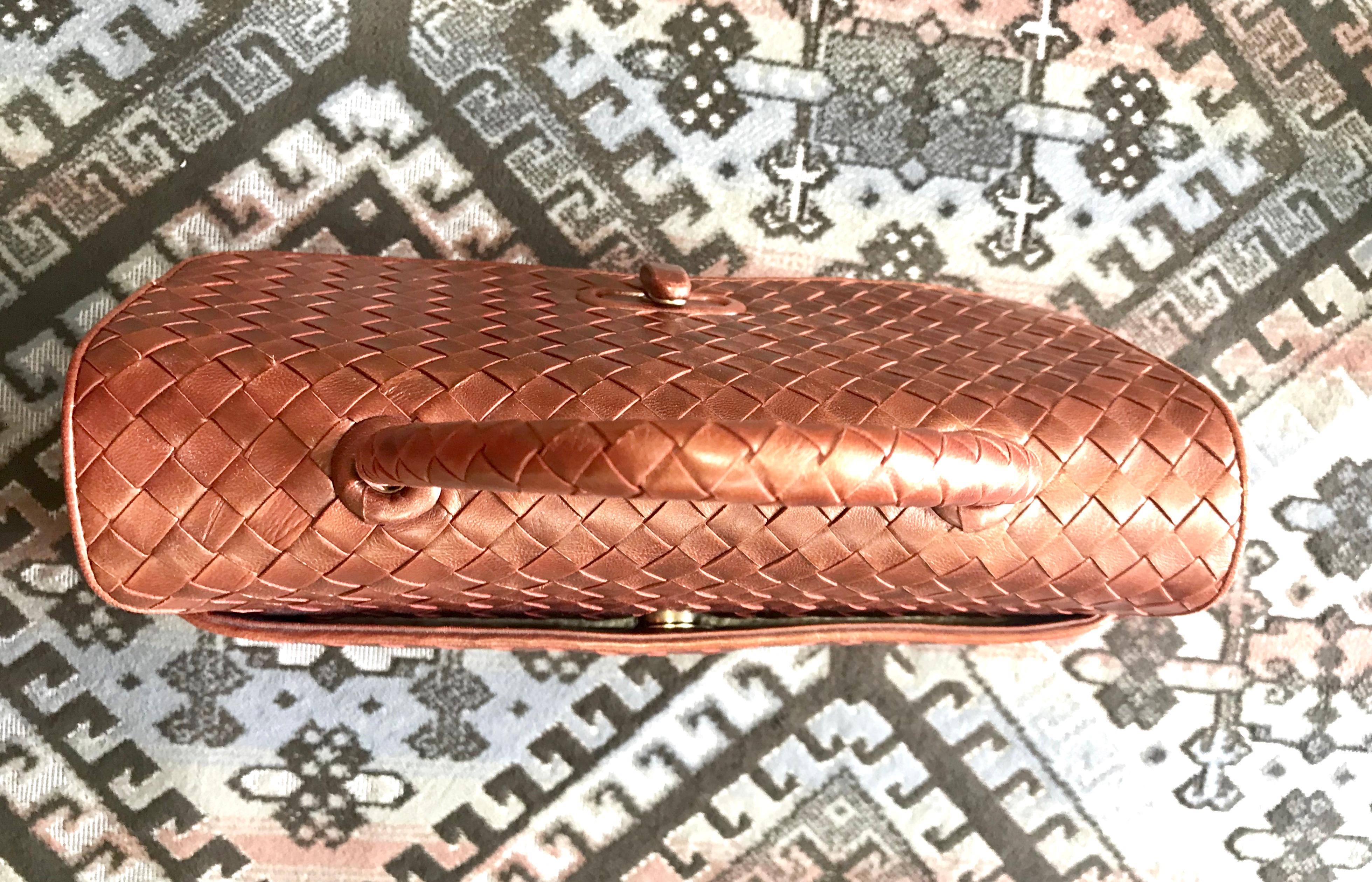Vintage Bottega Veneta intrecciato bronze lambskin bag with turn lock closure. In Good Condition For Sale In Kashiwa, Chiba