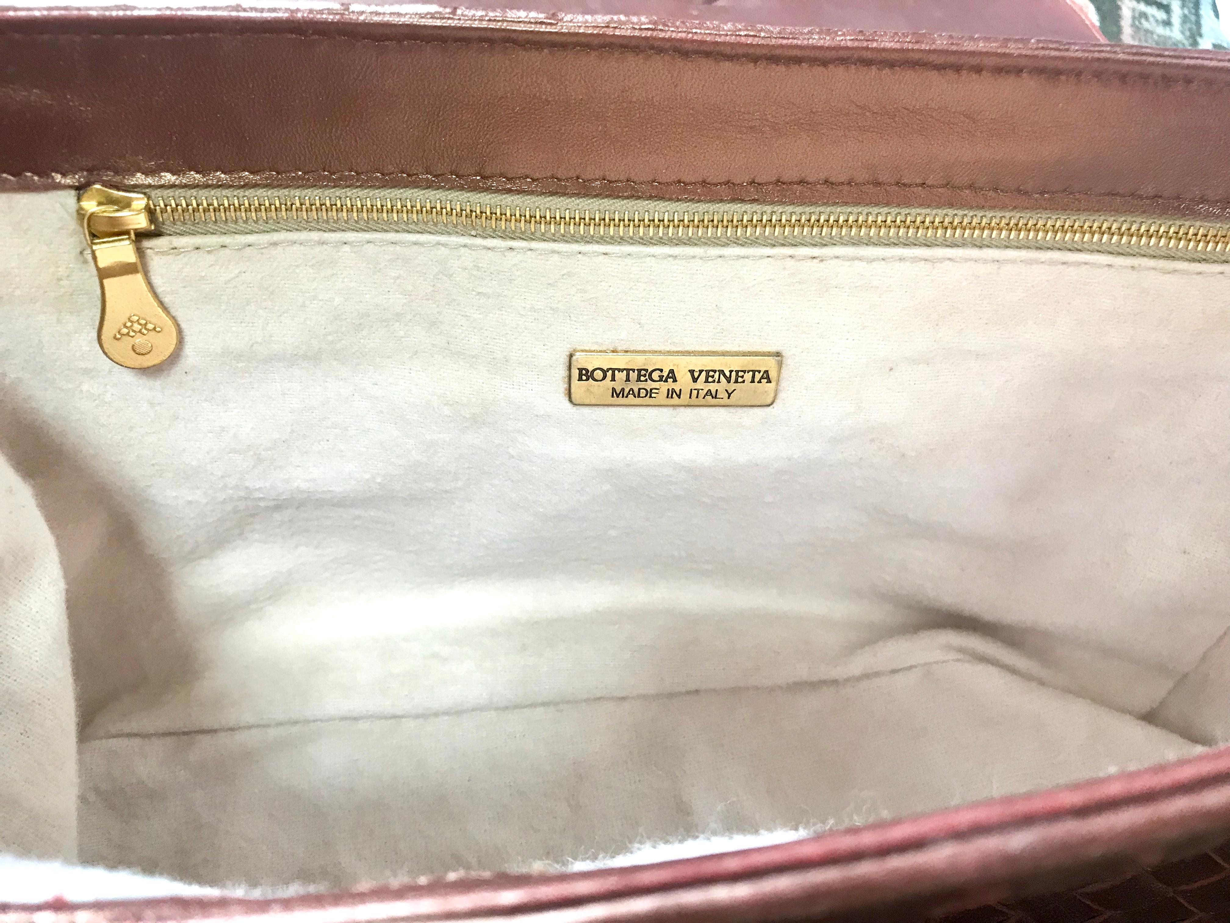 Vintage Bottega Veneta intrecciato bronze lambskin bag with turn lock closure. For Sale 1