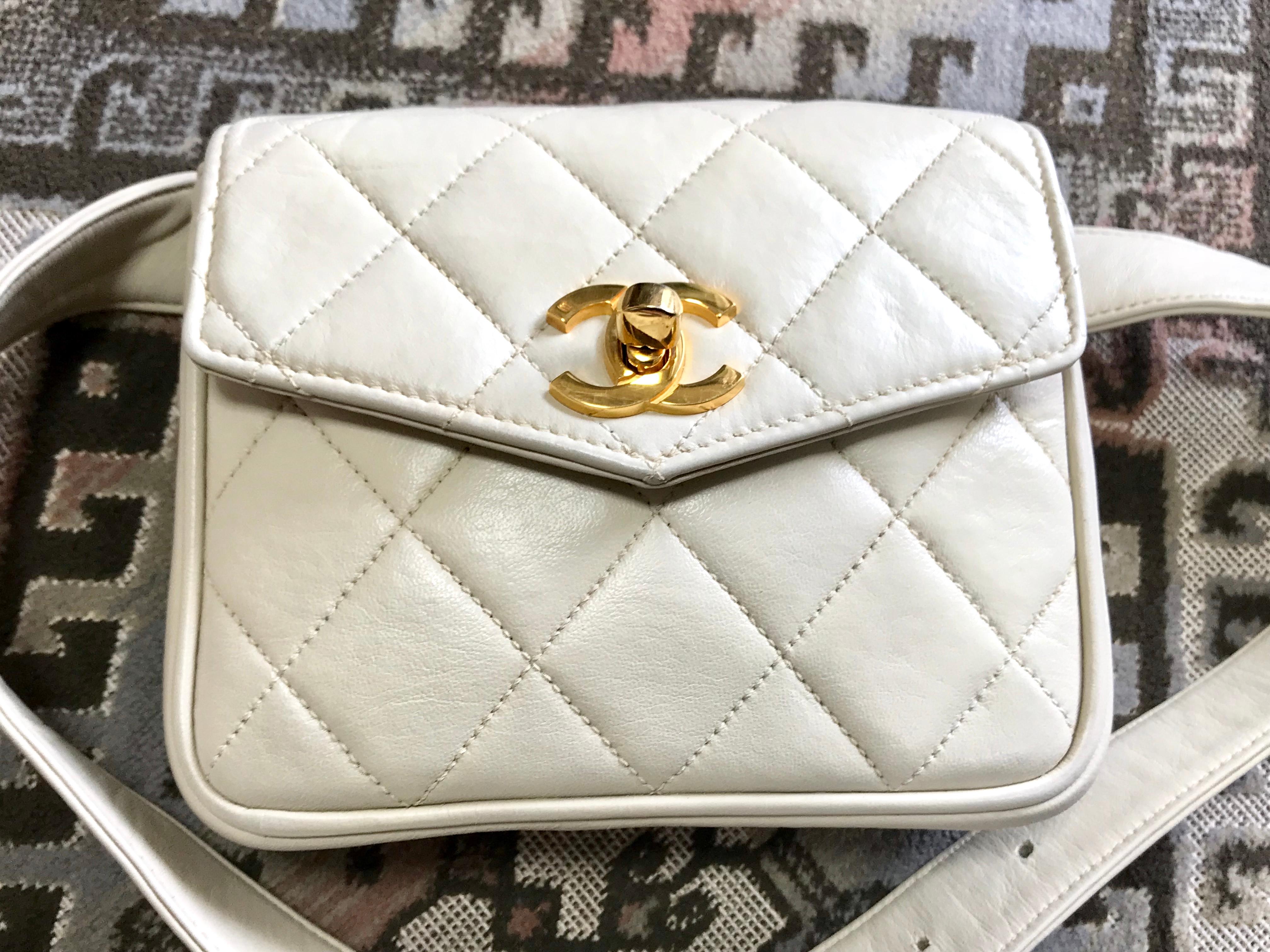 1990s. Vintage Chanel ivory/cream lamb leather fanny pack, hip bag/waist purse with golden CC and belt.
Belt would fit 26