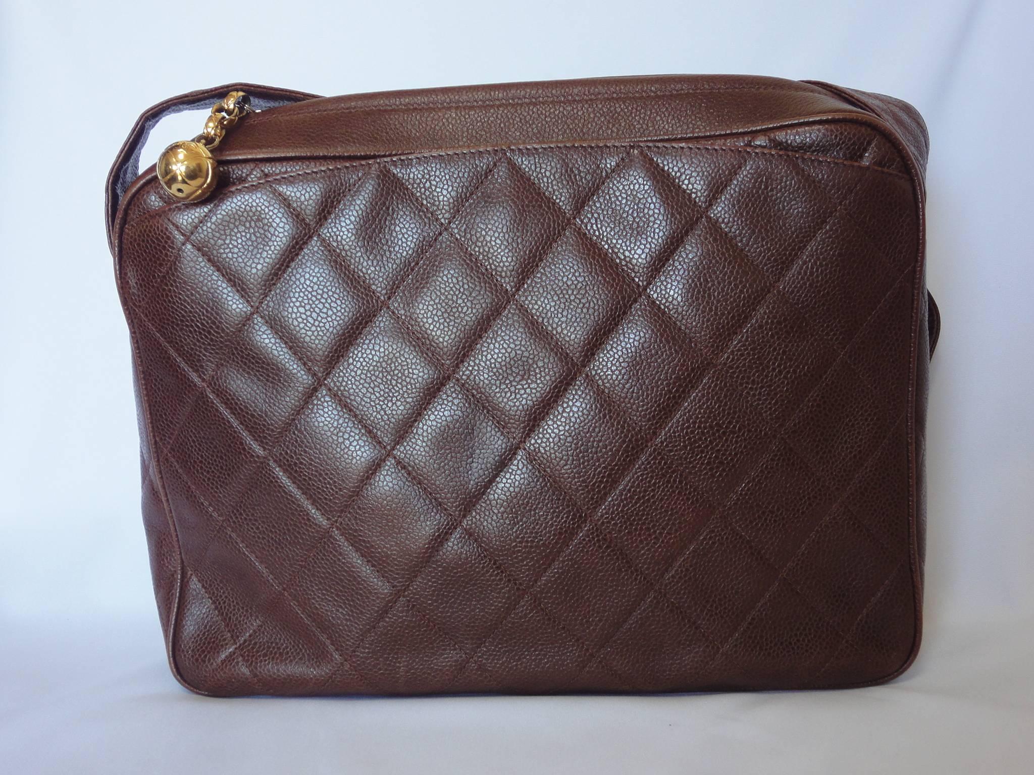Vintage CHANEL dark brown caviar leather messenger large, jumbo shoulder bag In Excellent Condition In Kashiwa, Chiba