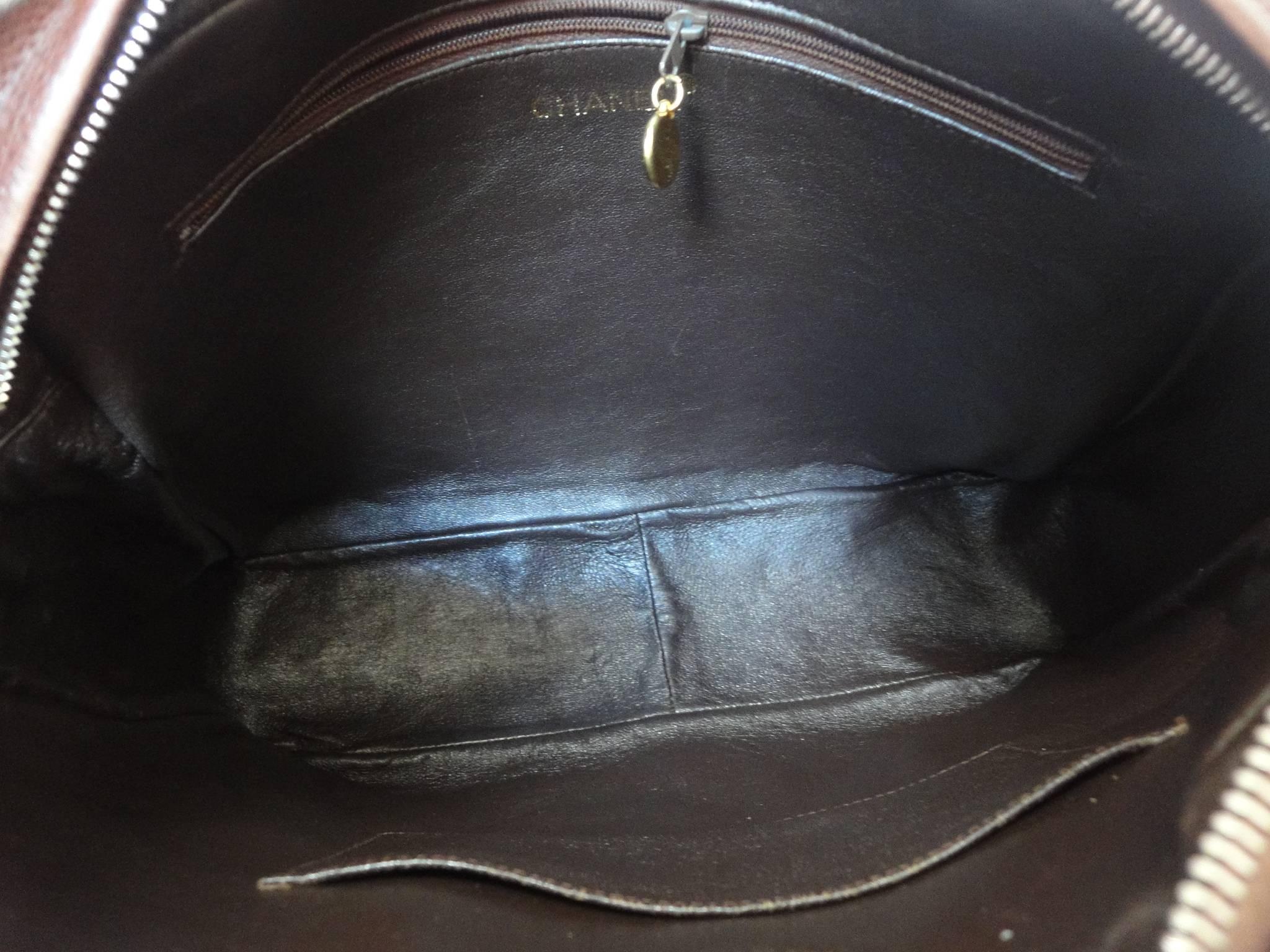 Vintage CHANEL dark brown caviar leather messenger large, jumbo shoulder bag 3