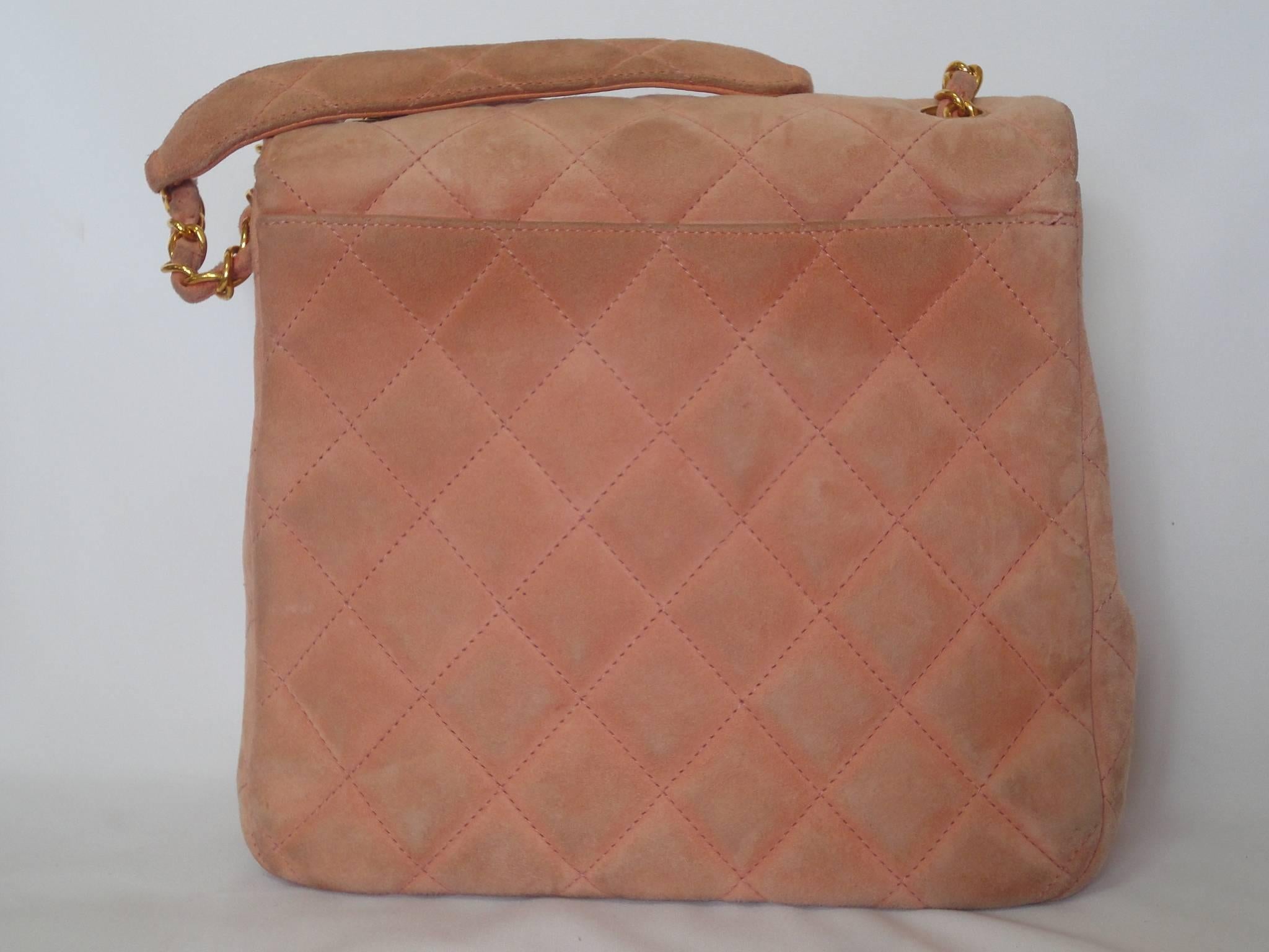 Vintage CHANEL light pink quilted suede 2.55 shoulder bag with gold tone chain strap. Very nice and soft classic purse.

Introducing another vintage shoulder bag, light pink square bag in genuine suede leather from Chanel in the 90's.
Still in a
