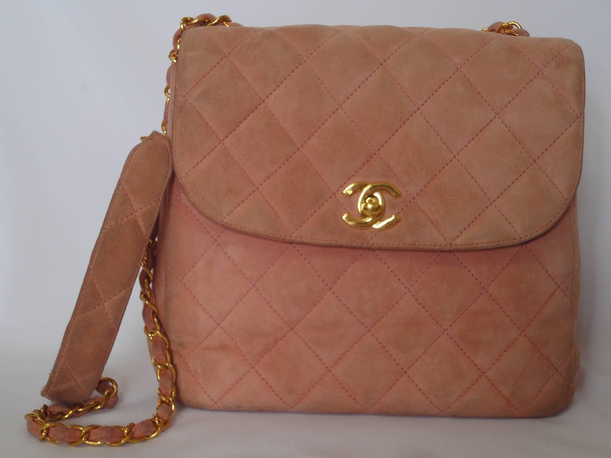 Vintage CHANEL light pink quilted suede 2.55 shoulder bag with gold tone chain For Sale 1