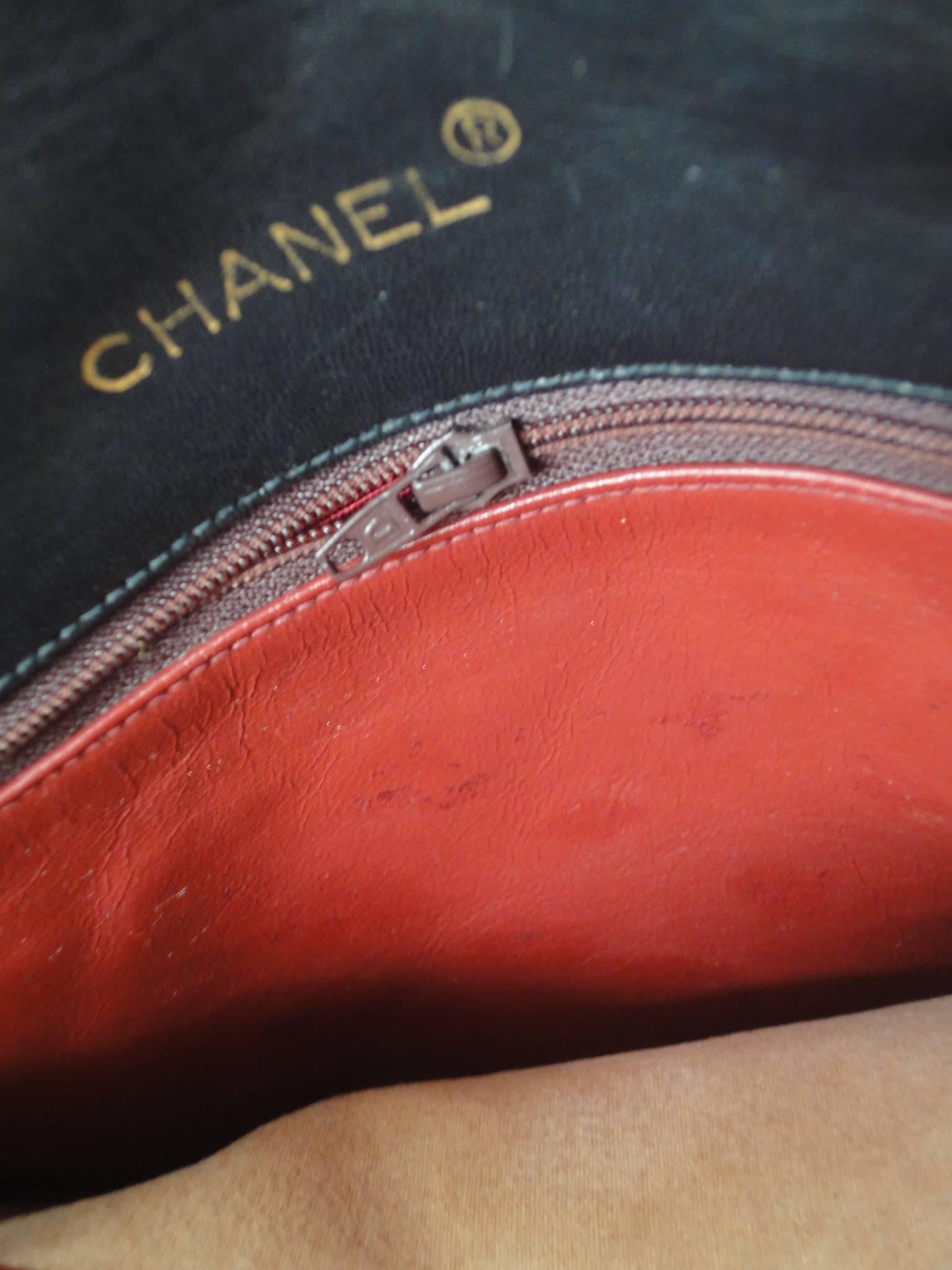 1980s vintage Chanel black lamb leather 2.55 classic oval flap shoulder bag. 3