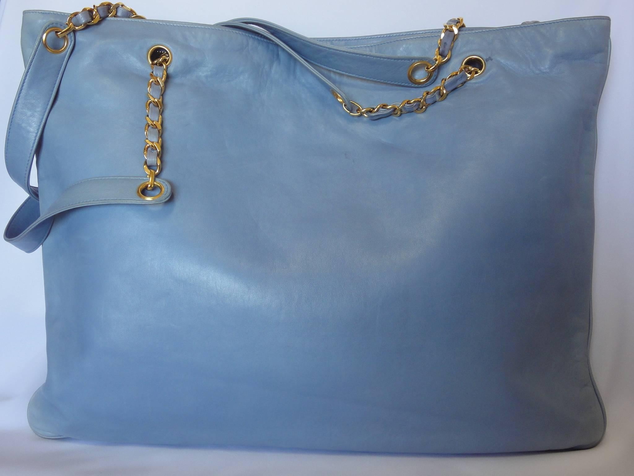 Gray Vintage CHANEL massive pae blue calf leather chain shoulder tote bag For Sale