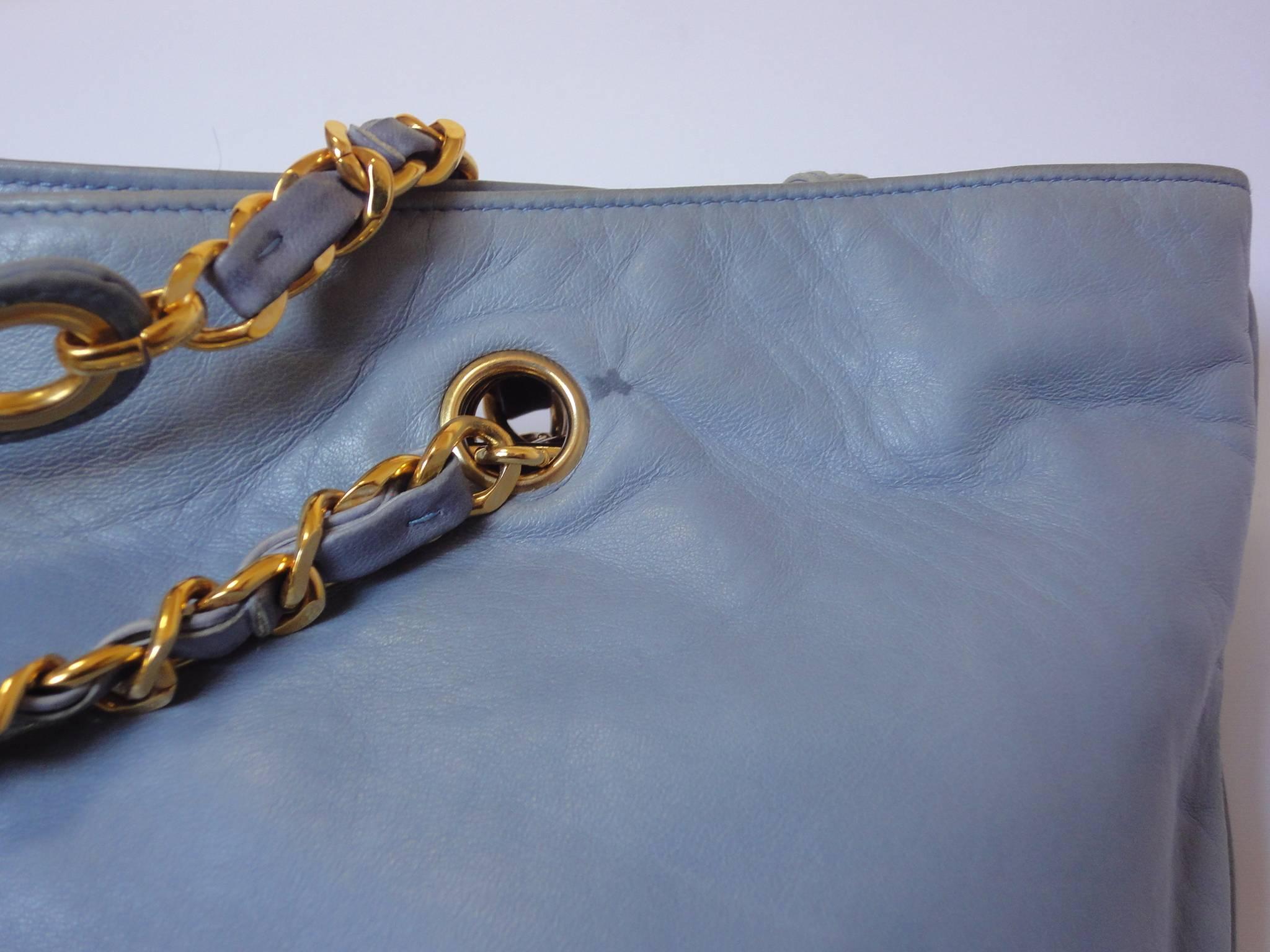 Vintage CHANEL massive pae blue calf leather chain shoulder tote bag In Good Condition For Sale In Kashiwa, Chiba