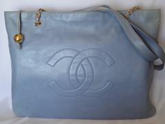 Vintage CHANEL massive pae blue calf leather chain shoulder tote bag