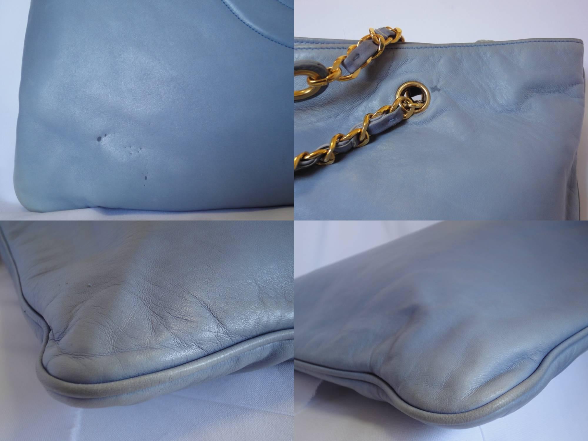 Vintage CHANEL massive pae blue calf leather chain shoulder tote bag For Sale 1