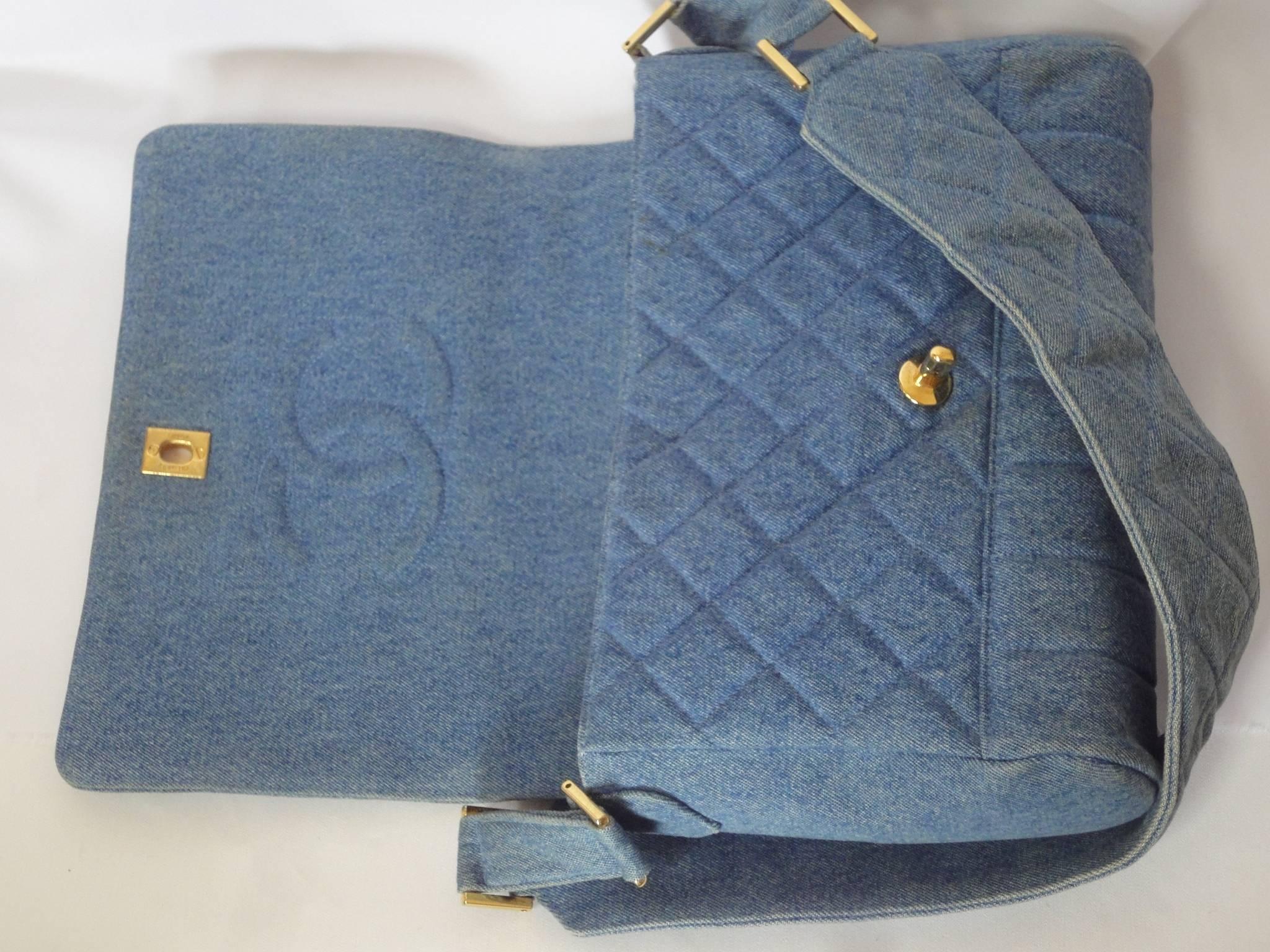 Vintage CHANEL denim bag with golden cc closure and vertical stitches.  In Good Condition In Kashiwa, Chiba