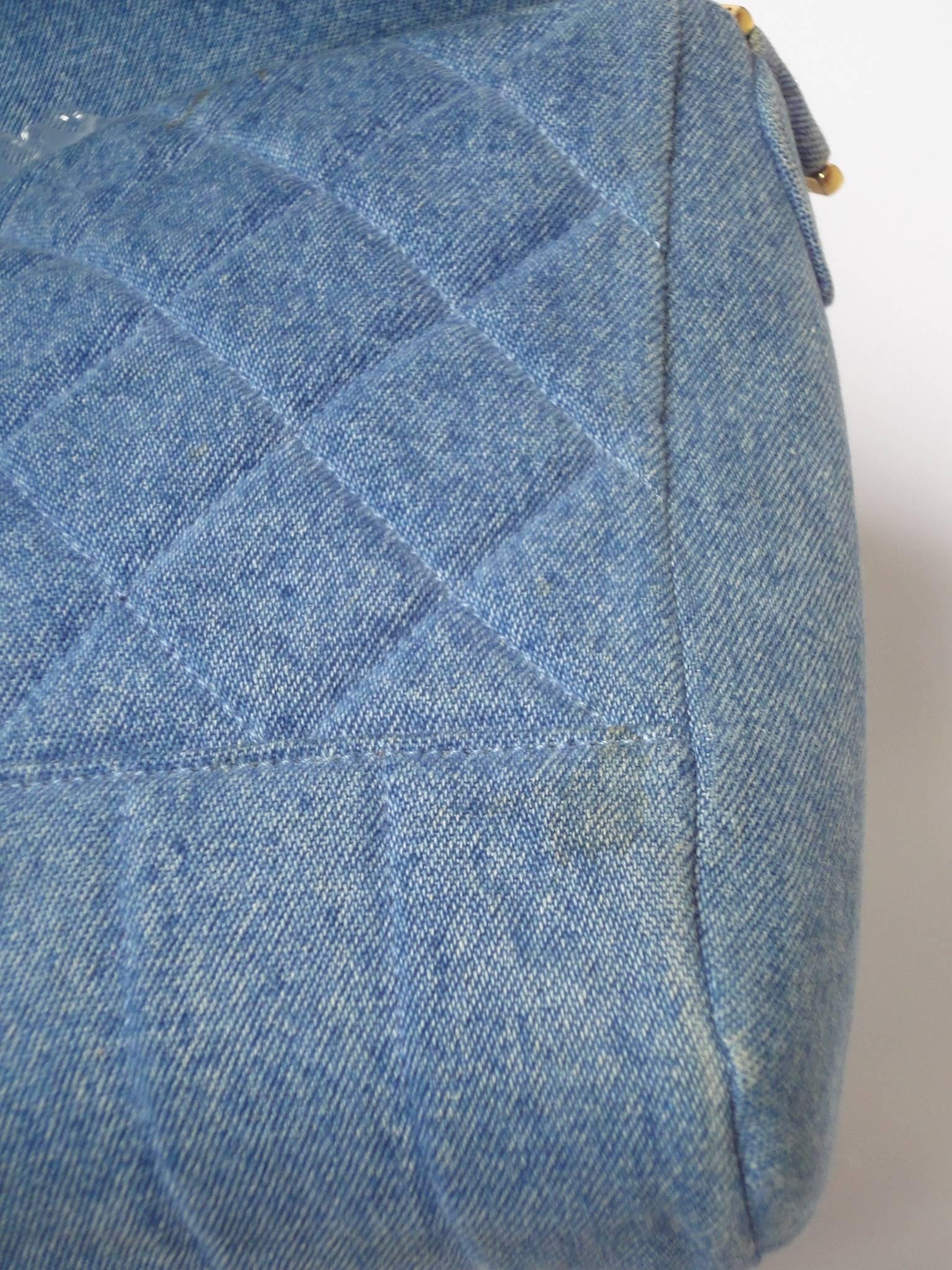 Women's Vintage CHANEL denim bag with golden cc closure and vertical stitches. 