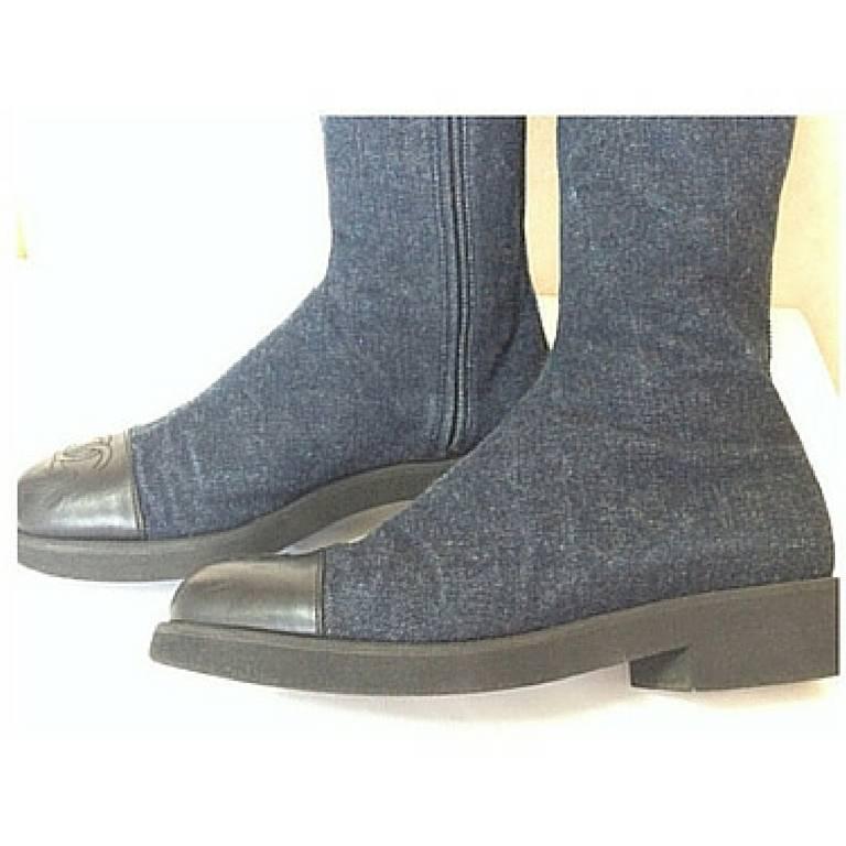 MINT. Vintage CHANEL mid high, black leather and denim combination long boots In Excellent Condition For Sale In Kashiwa, Chiba