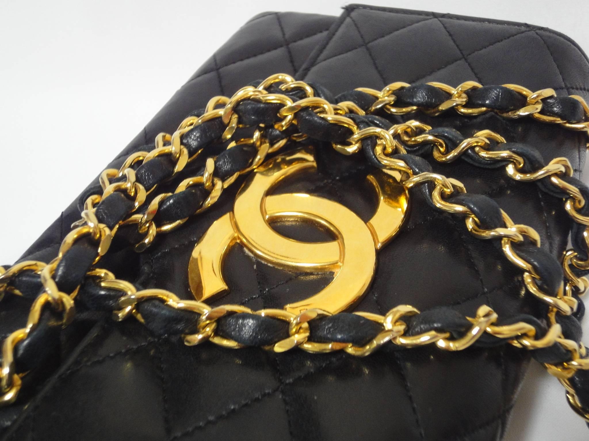 MINT. 80's vintage CHANEL black lambskin chain shoulder bag with golden large CC 2