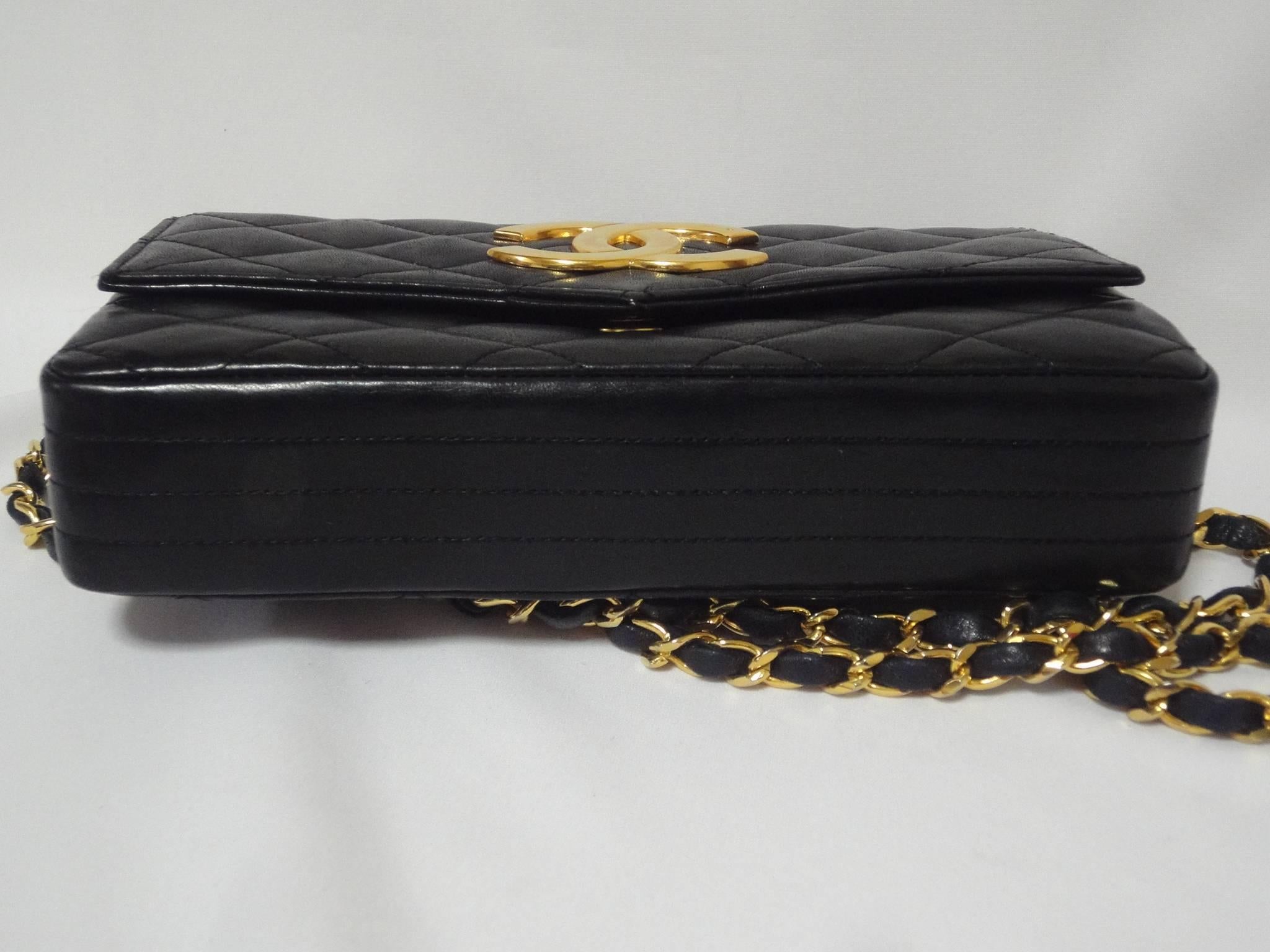 MINT. 80's vintage CHANEL black lambskin chain shoulder bag with golden large CC 1