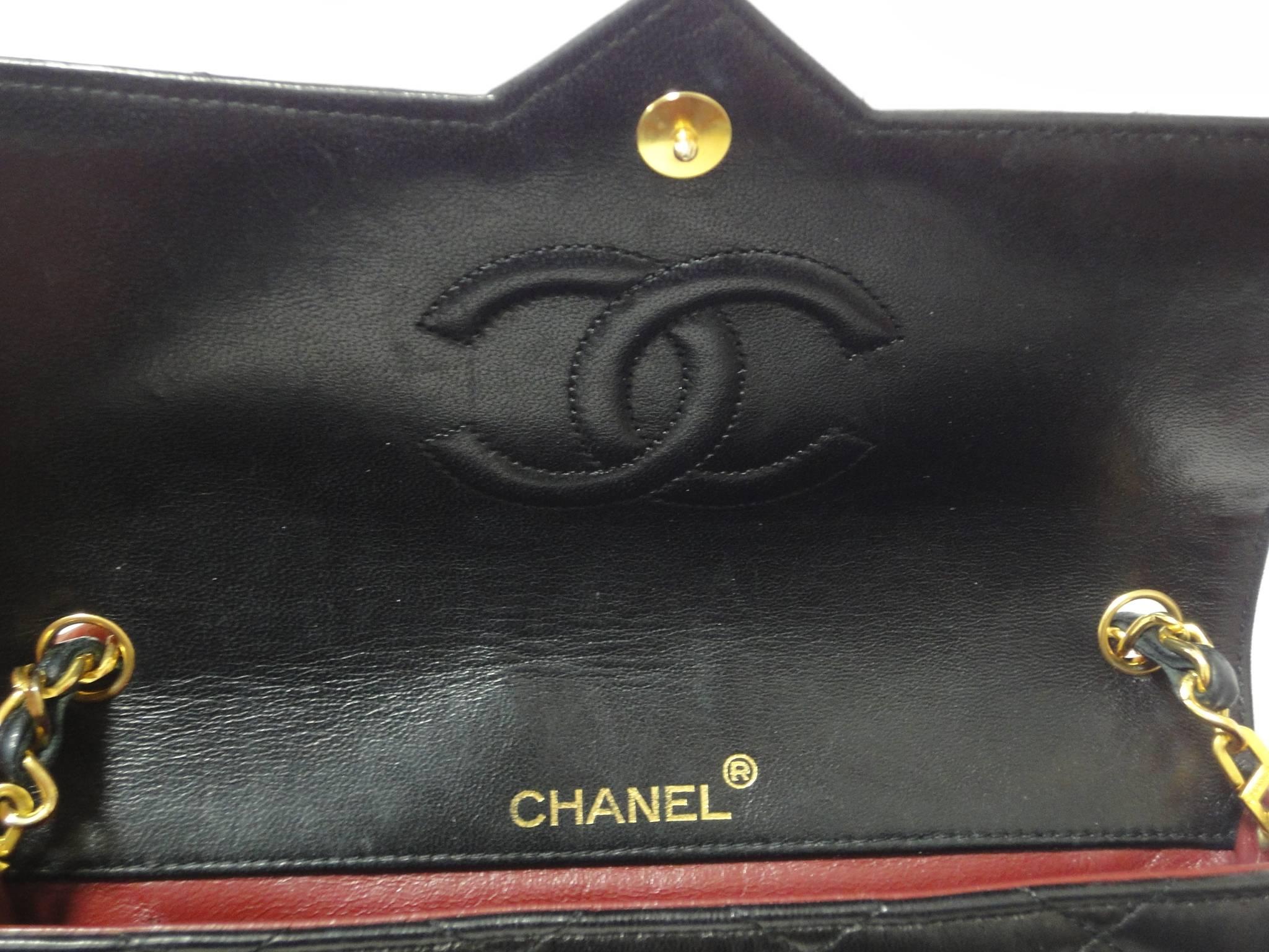 MINT. 80's vintage CHANEL black lambskin chain shoulder bag with golden large CC 3