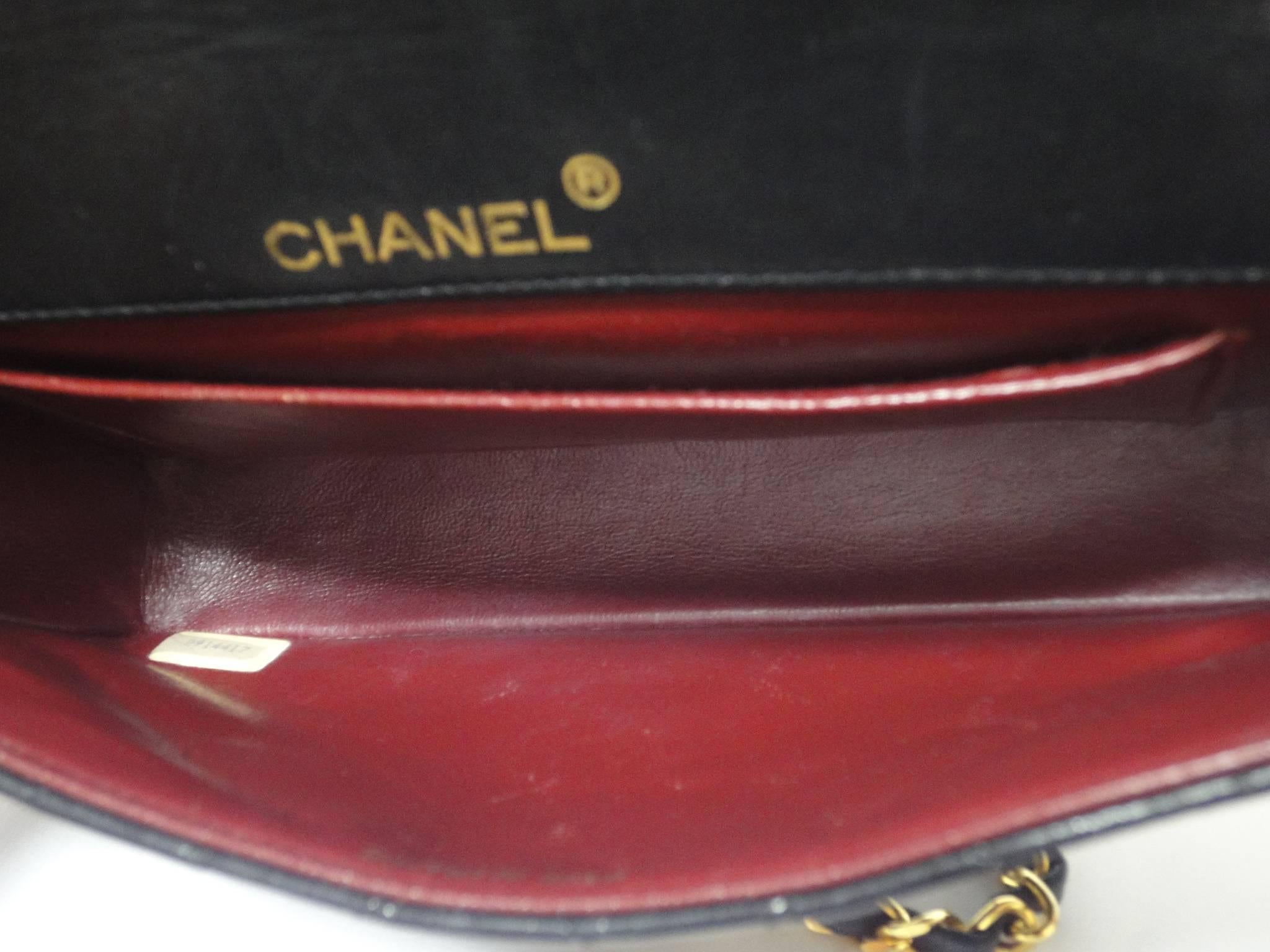 MINT. 80's vintage CHANEL black lambskin chain shoulder bag with golden large CC 4