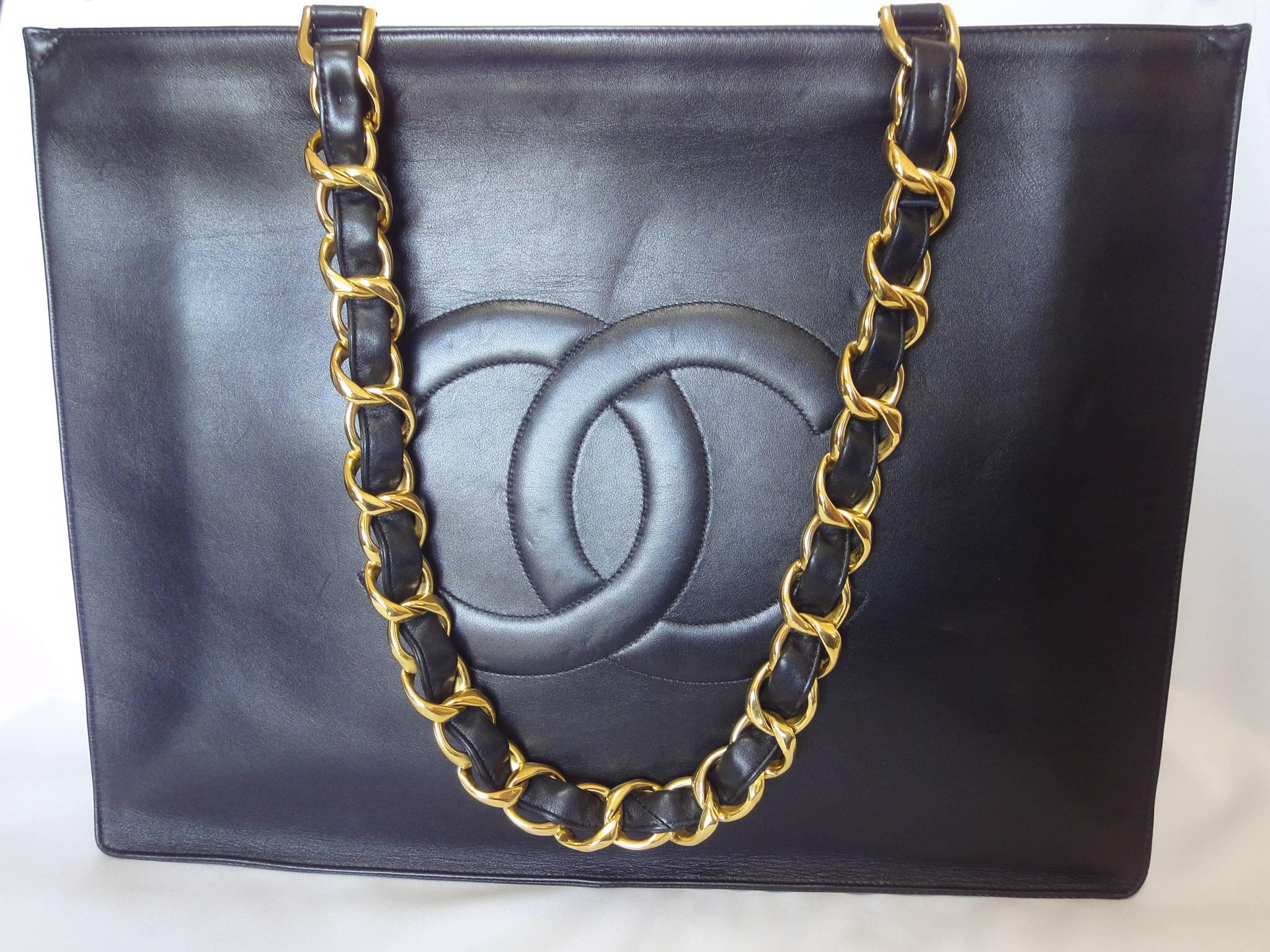 Vintage CHANEL black calfskin large tote bag with gold tone chain handles and CC motif. Classic purse for daily use.

Beautiful vintage condition!! Don't miss! 
Vintage CHANEL black calfskin large tote bag with gold tone chain handles and CC