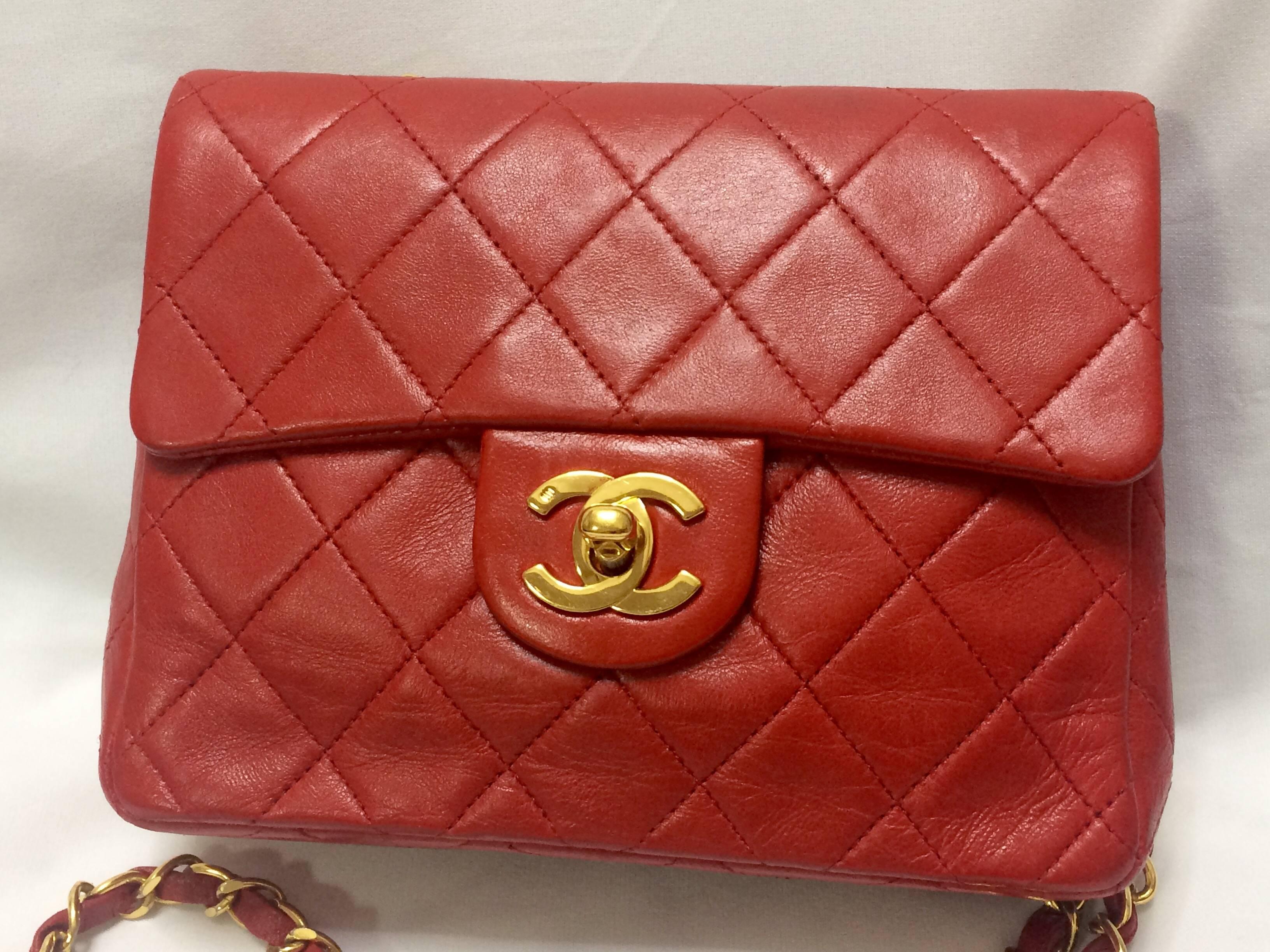 Vintage CHANEL lipstick red lambskin purse with golden CC and chain strap. Classic mini 2.55 Chanel red bag back in the era.

This is a CHANEL vintage lambskin purse in lipstick red approx from late 80s to early 90s. 
Great piece to be one of