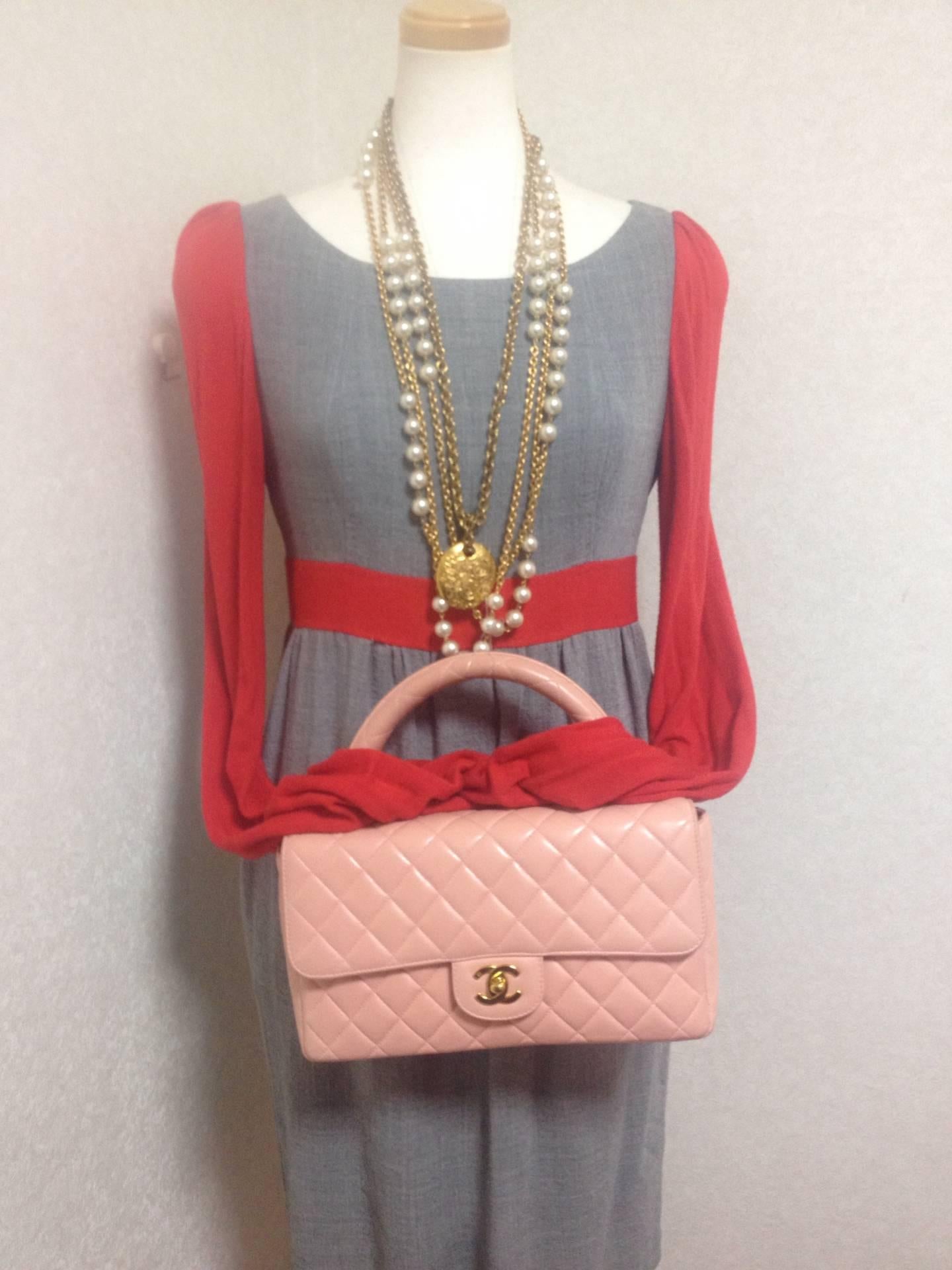 Vintage CHANEL milky pink color lambskin classic 2.55 handbag purse with gold CC For Sale 4