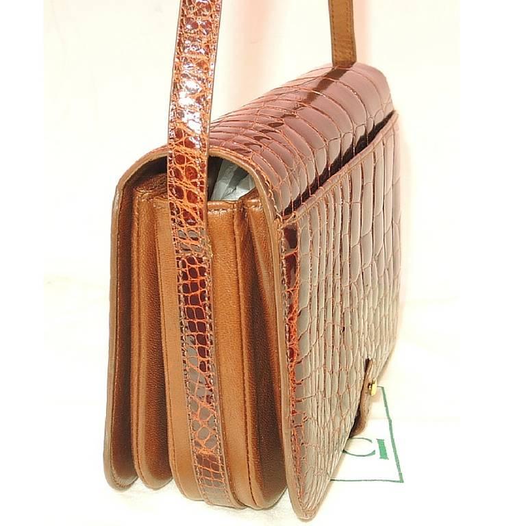 Pink Vintage GUCCI crocodile brown leather shoulder bag with GG mark. Unisex. For Sale