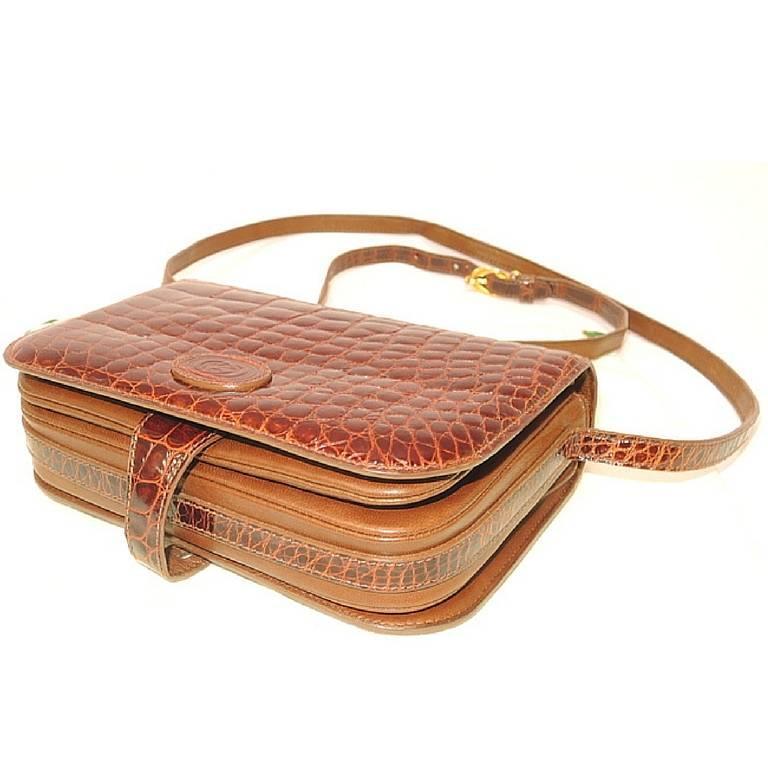 Vintage GUCCI brown crocodile leather shoulder bag with GG mark. Unise –  eNdApPi ***where you can find your favorite designer  vintages..authentic, affordable, and lovable.