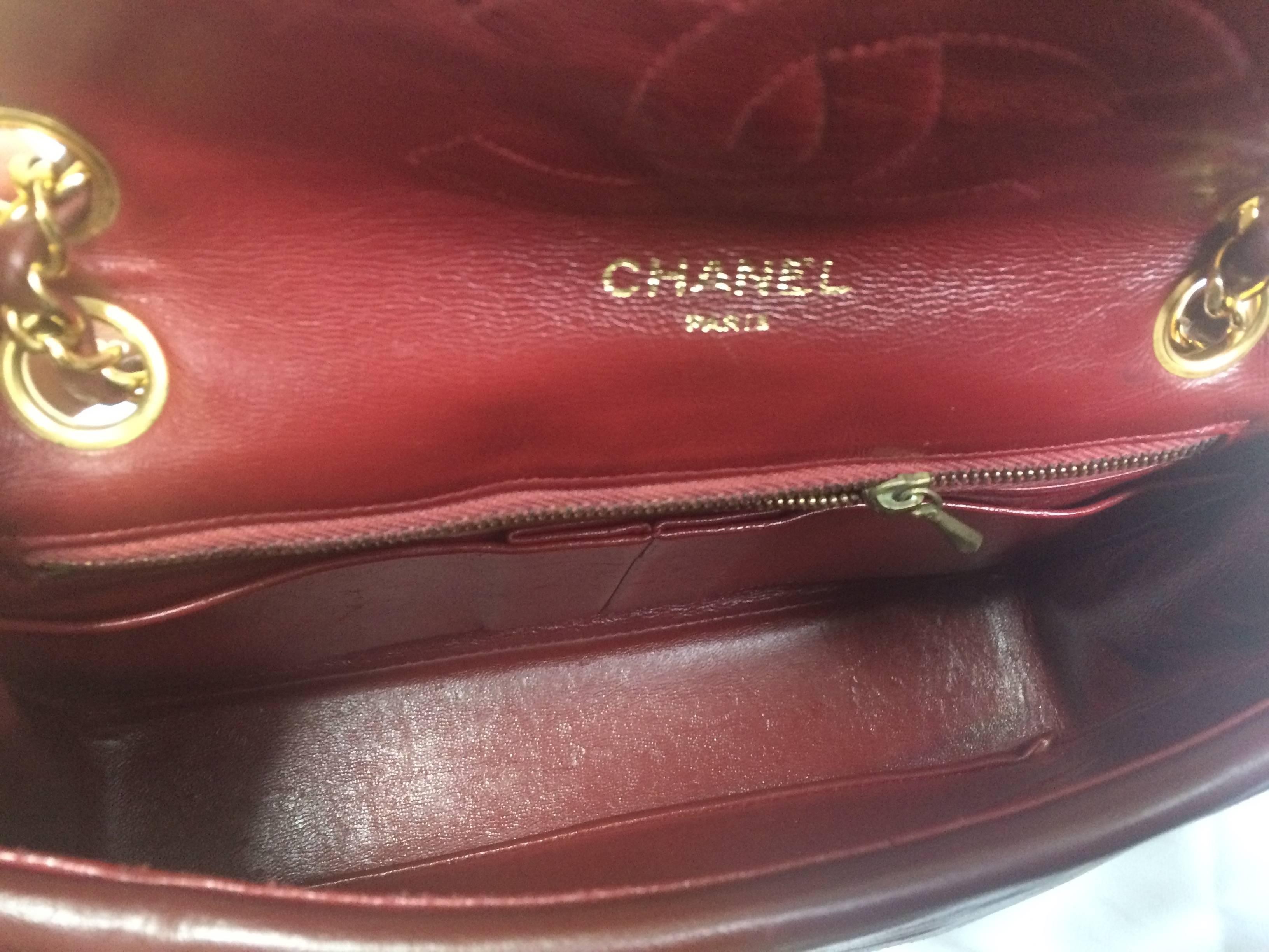 Vintage Chanel wine, bordeaux lambskin rare 2.55 double flap chain shoulder bag. 3