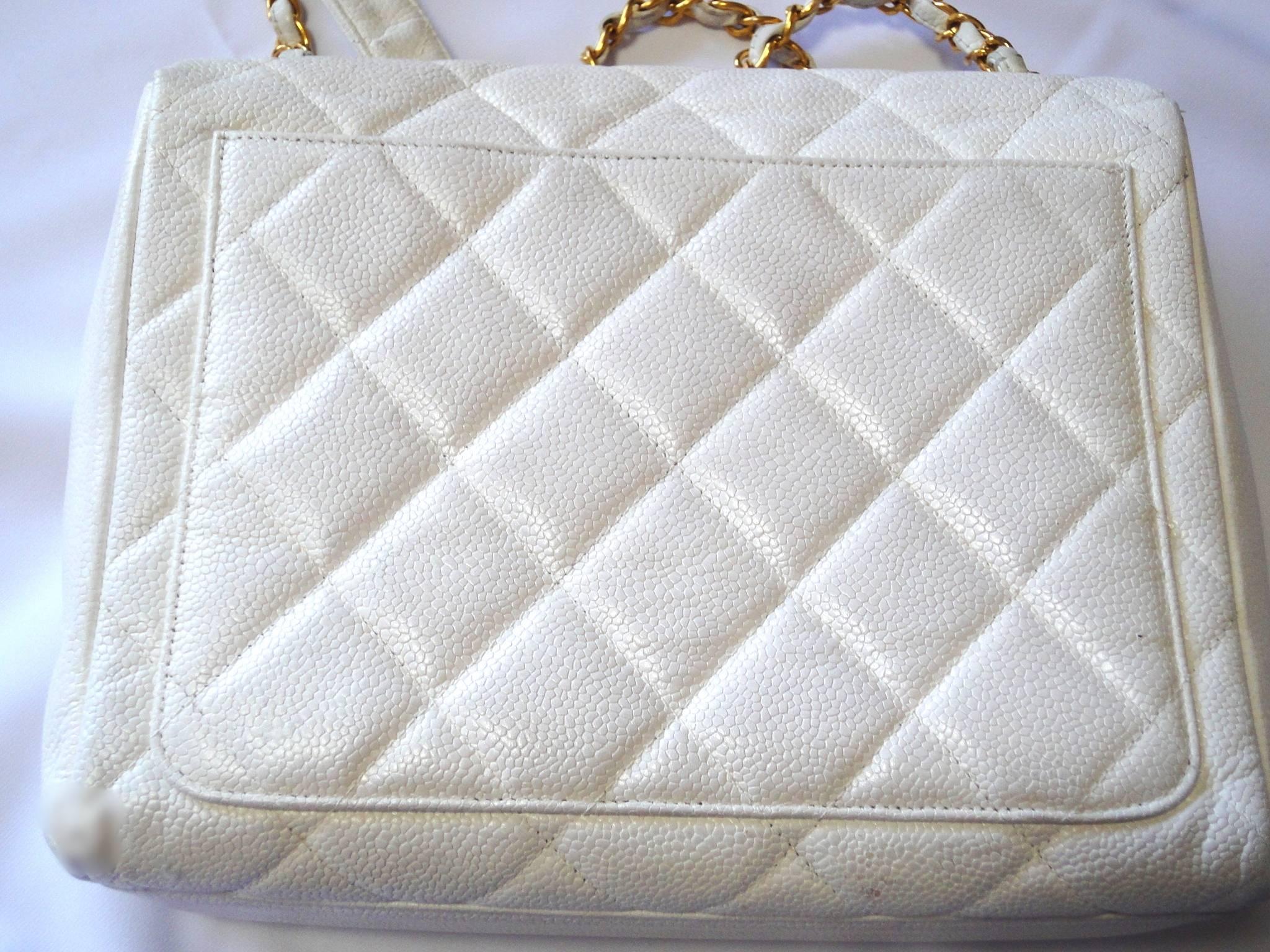 Vintage Chanel classic 2.55 white caviar leather square shape chain shoulder bag with golden CC closure. Must have purse.

Introducing a vintage Chanel classic white caviar skin square shape purse.

One of the most popular bags from the
