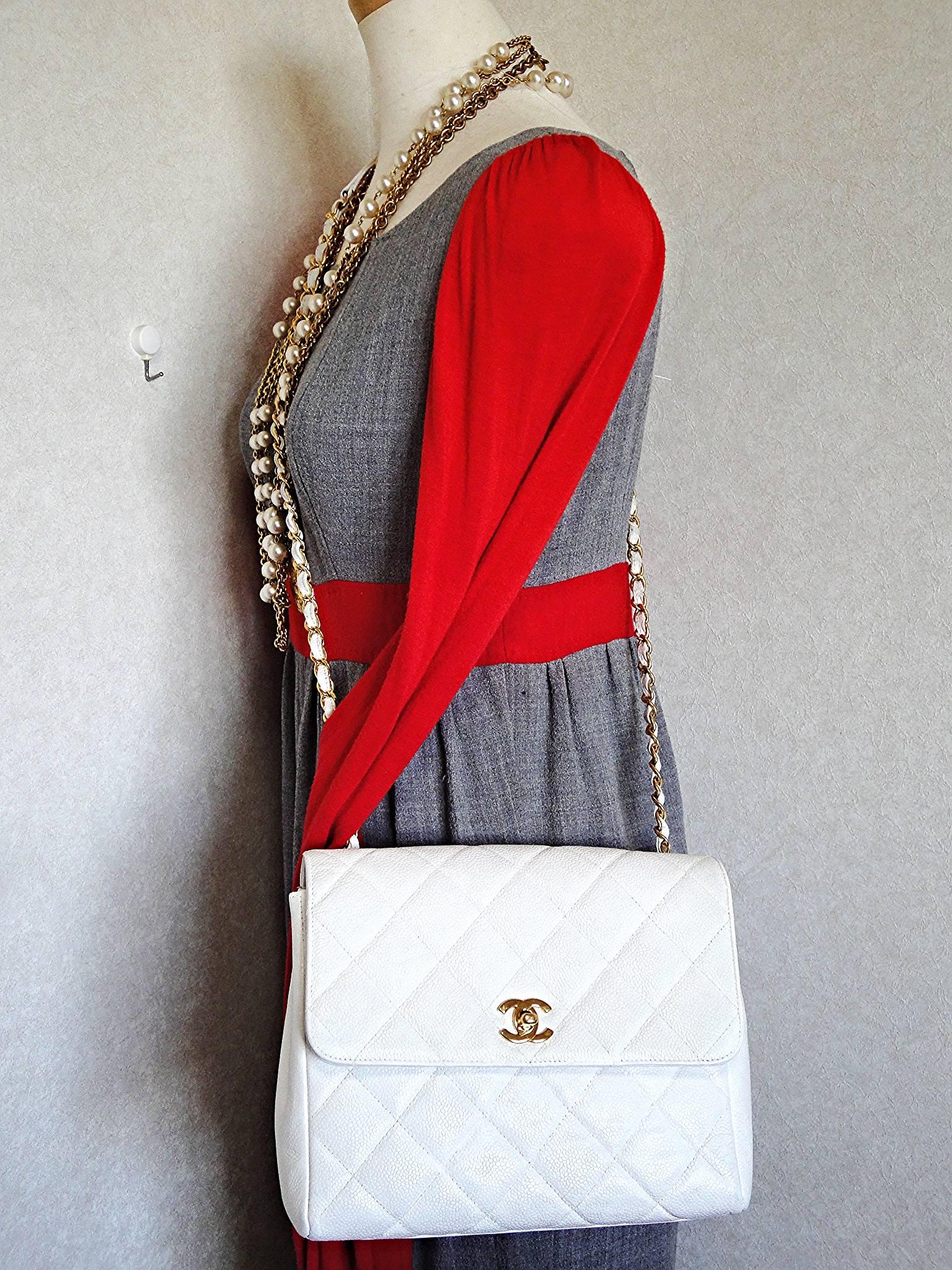 Vintage Chanel classic 2.55 white caviar leather square shape chain shoulder bag For Sale 2