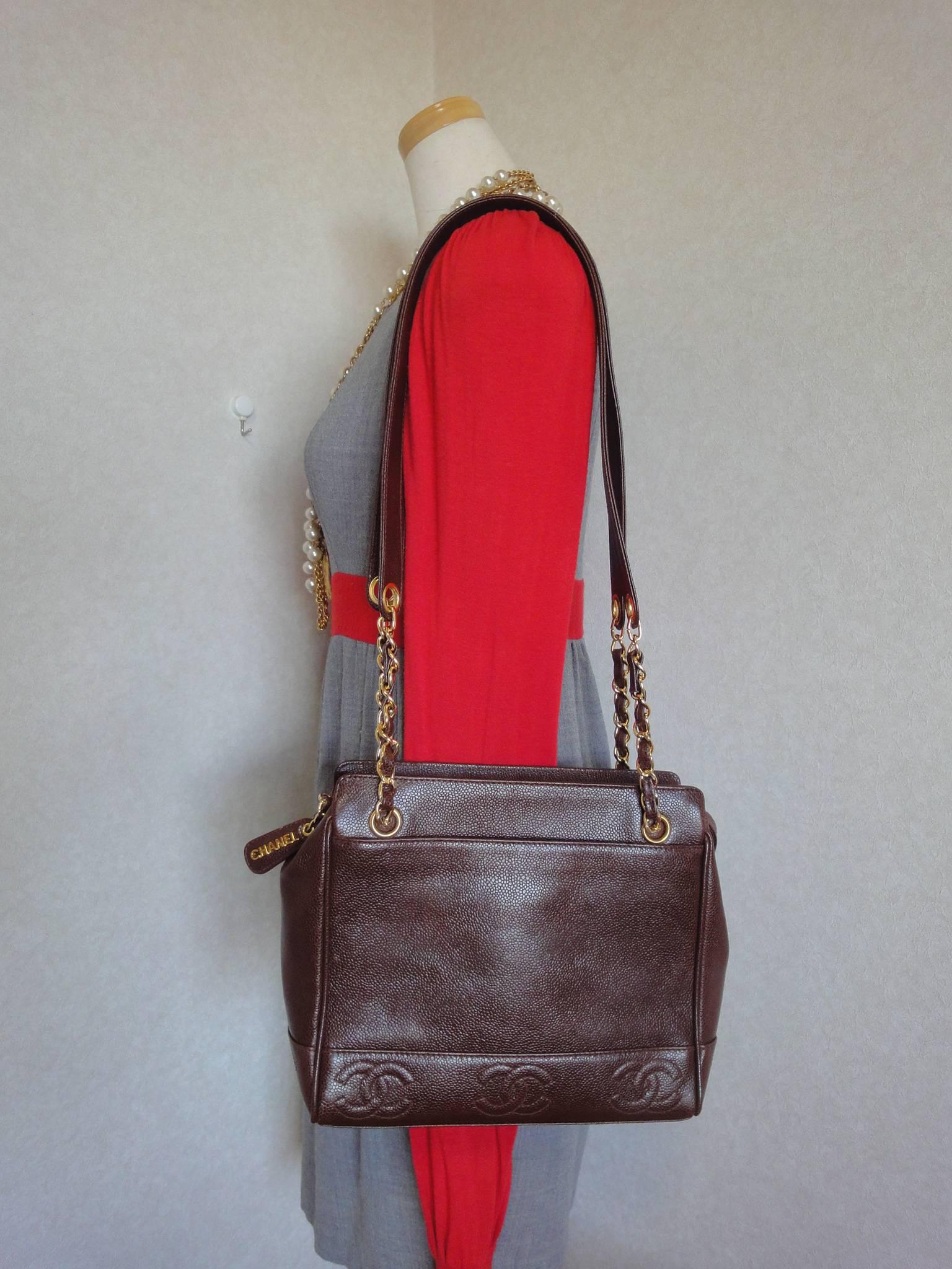 MINT. Vintage CHANEL dark brown caviar shoulder bag, tote bag with CC mark. For Sale 2