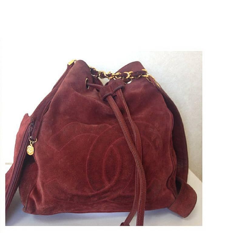 Vintage CHANEL wine red suede leather classic hobo bucket shoulder bag with drawstrings, CC stitch mark, and golden chain. Best daily purse

Introducing another adorable vintage masterpiece from CHANEL back in the 90s.
Wine red genuine suede