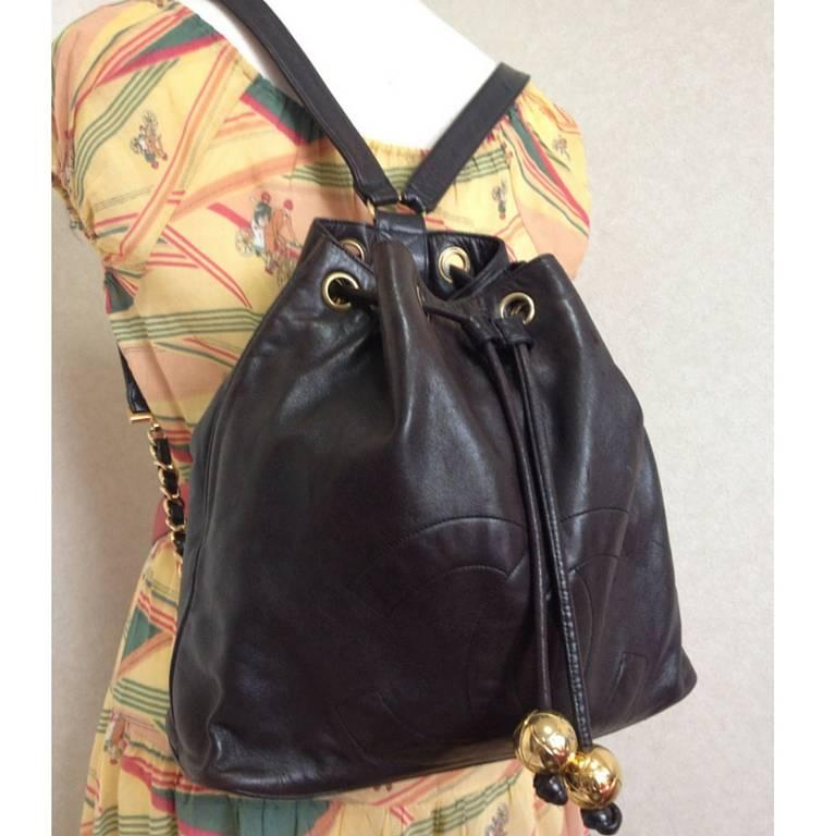 Vintage CHANEL dark brown lamb leather hobo bucket style chain strap backpack 5