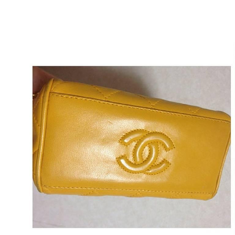 Vintage CHANEL lucky yellow color, lambskin classic chain mini shoulder bag. In Good Condition For Sale In Kashiwa, Chiba