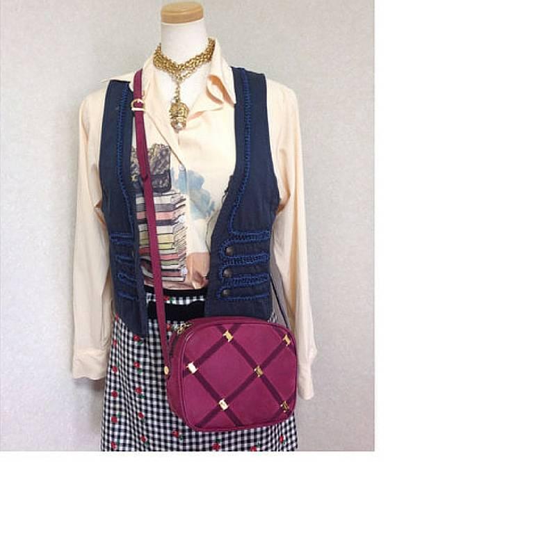 Vintage Salvatore Ferragamo vara motif wine, purple suede leather shoulder bag. For Sale 2