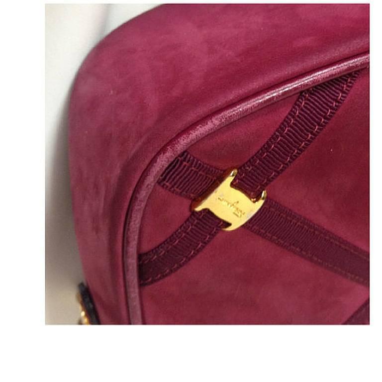 Vintage Salvatore Ferragamo vara motif wine, purple suede leather shoulder bag. In Good Condition For Sale In Kashiwa, Chiba