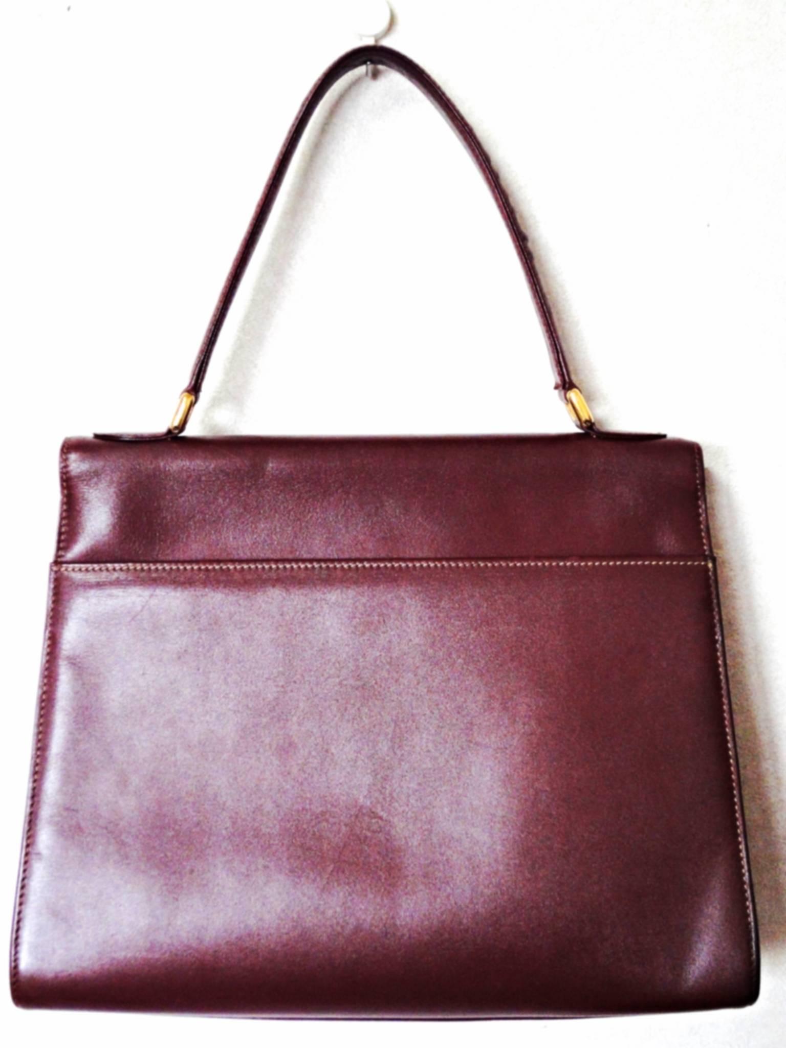 Vintage Cartier kelly style wine leather handbag with gold-tone closure.  les must de cartier collection.

Introducing a vintage wine leather handbag from Cartier, les must de Cartier collection back in the old era.
One of the most popular style.