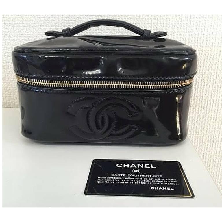 Vintage CHANEL patent enamel cosmetic and toiletry black pouch purse with CC 3