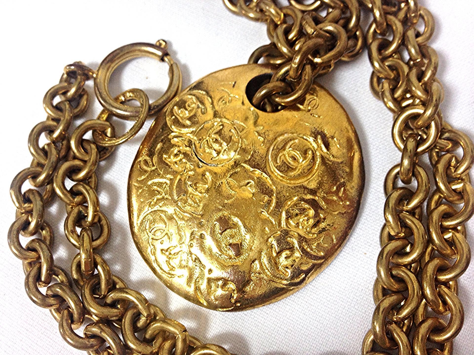 Vintage CHANEL gold tone long chain necklace with a round coin, medal cc top For Sale 3