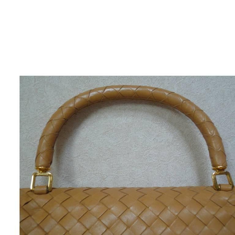 Vintage Bottega Veneta beige intrecciato woven leather handbag. Best classic bag In Good Condition For Sale In Kashiwa, Chiba