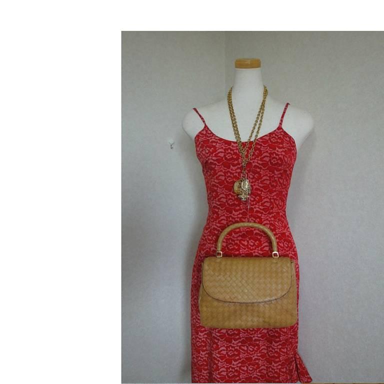 Vintage Bottega Veneta beige intrecciato woven leather handbag. Best classic bag For Sale 2
