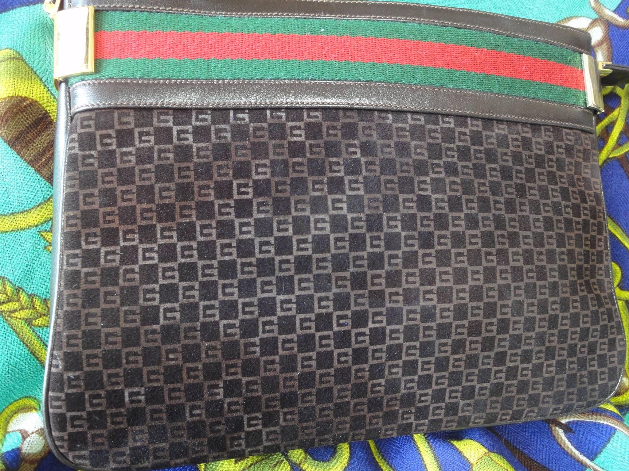 Vintage Gucci dark brown suede GG print shoulder bag with sherry line webbing, green and red. Rare masterpiece purse

Here is another fabulous and stunning Gucci vintage masterpiece from 80s!
If you are the vintage Gucci collector, then this is