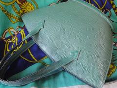 Vintage Louis Vuitton green epi tote bag in V shaped triangle. Perfect vintage