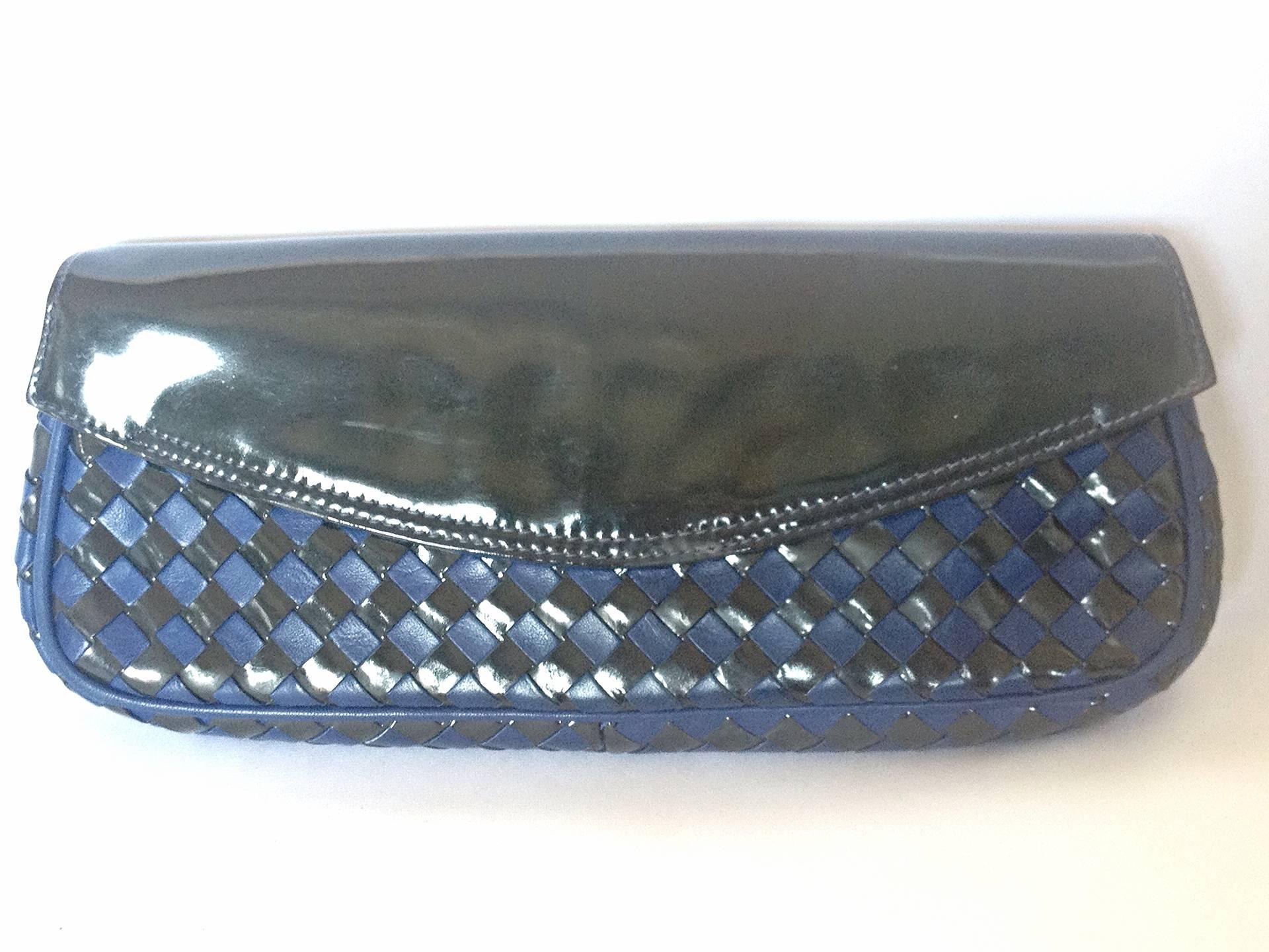 Vintage Bally black and blue enamel intrecciato design leather clutch purse In Good Condition For Sale In Kashiwa, Chiba