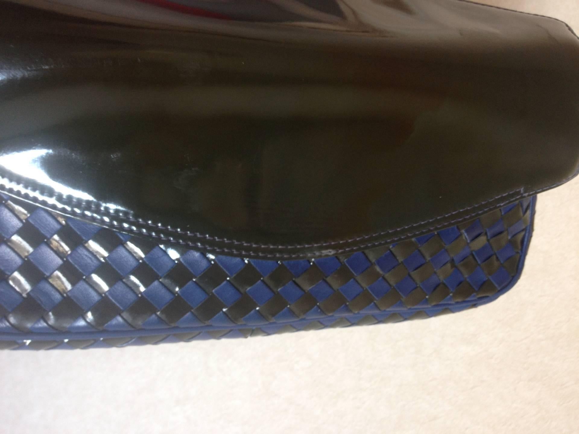 Vintage Bally black and blue enamel intrecciato design leather clutch purse For Sale 1
