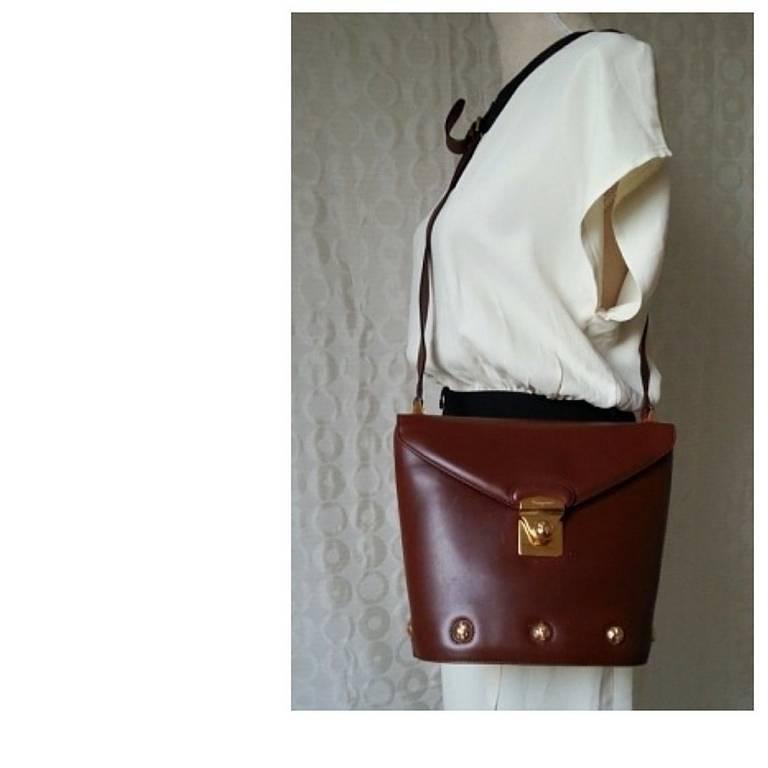 Vintage Salvatore Ferragamo brown leather trapezoidal shape purse with motifs. 4