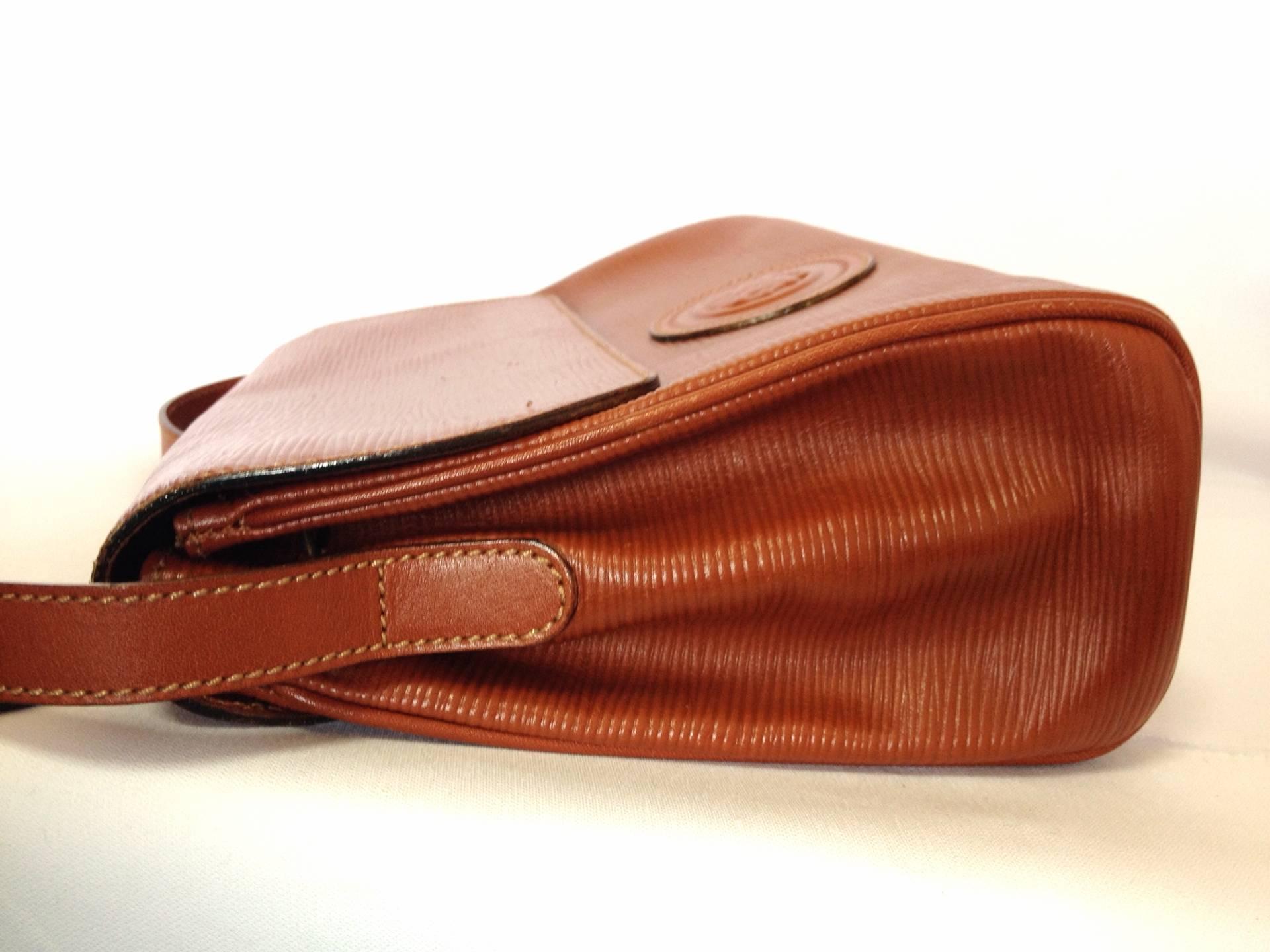 Orange Vintage FENDI brown epi leather messenger bag, shoulder purse with iconic logo For Sale