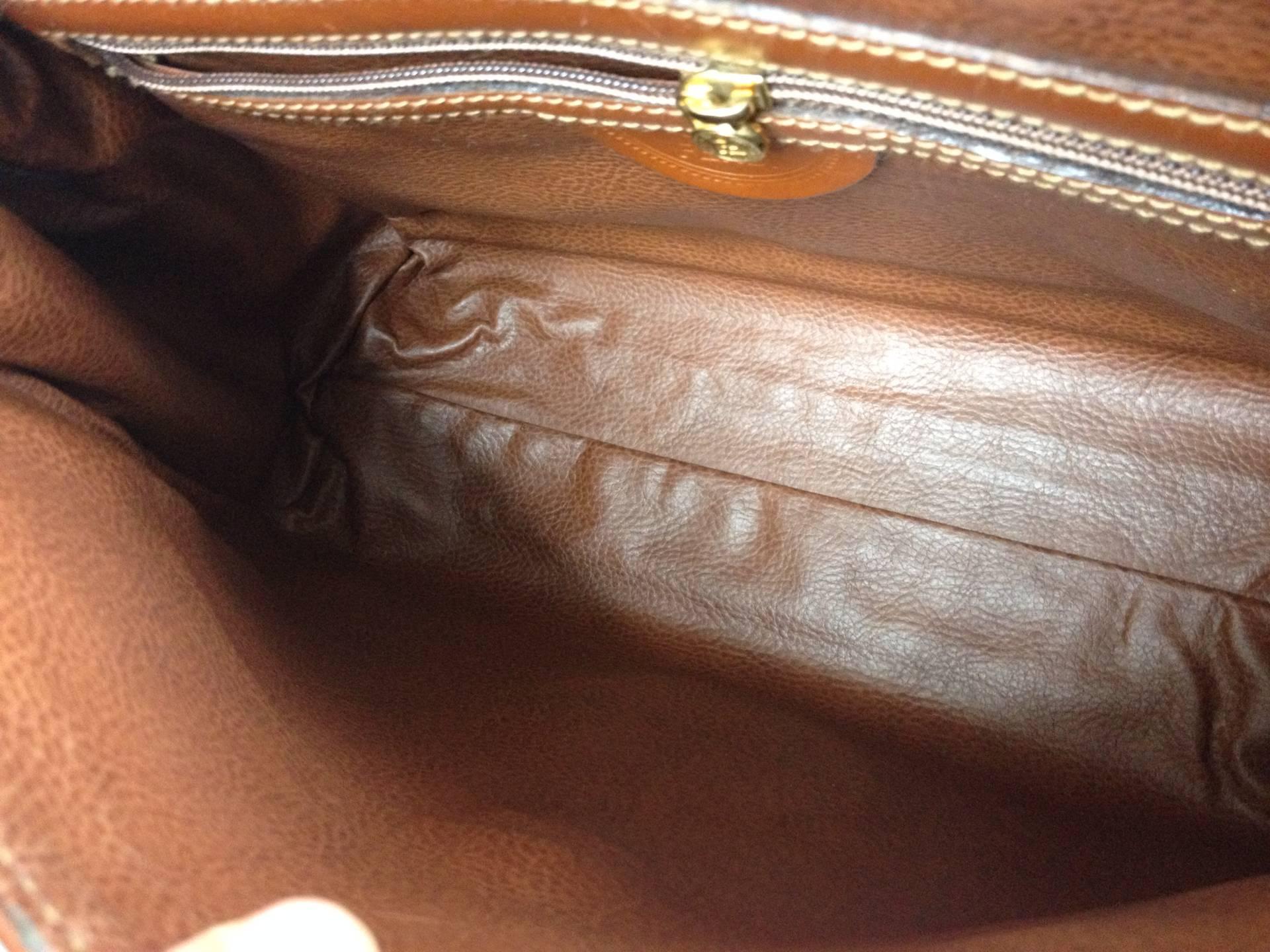 Vintage FENDI brown epi leather messenger bag, shoulder purse with iconic logo For Sale 1