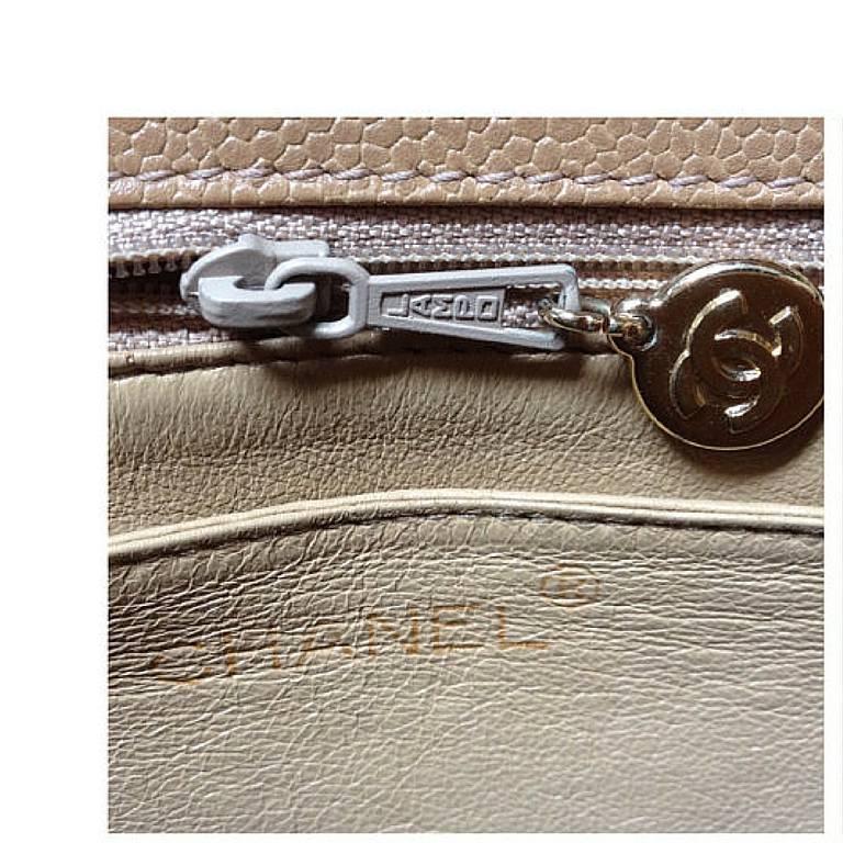 Vintage CHANEL beige brown caviar leather kelly handbag with golden CC closure.  5