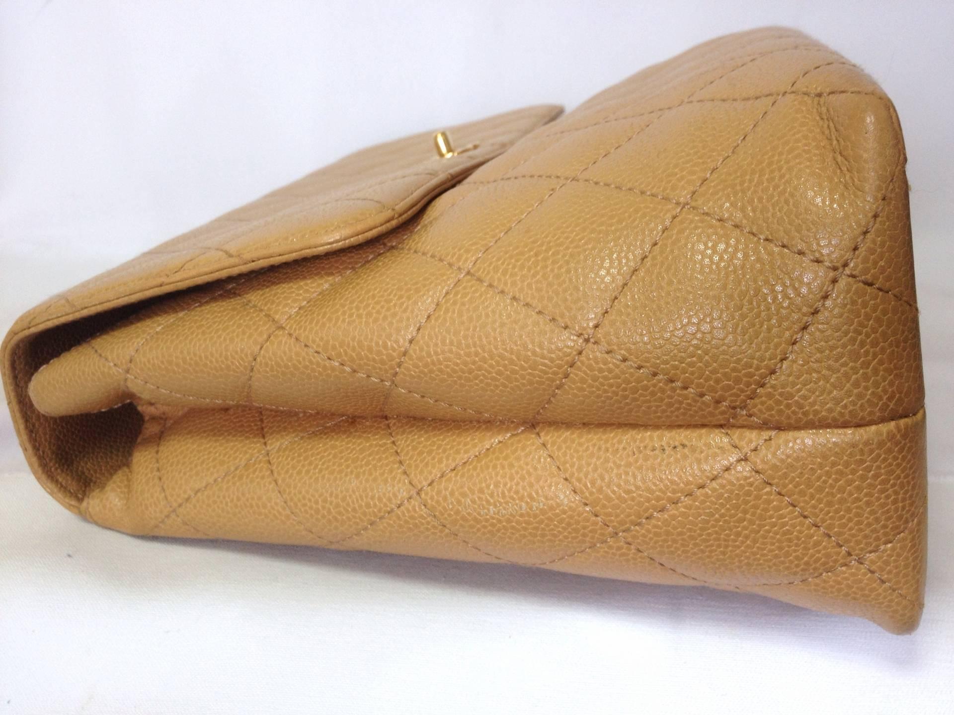Vintage CHANEL beige brown caviar leather kelly handbag with golden CC closure.  3